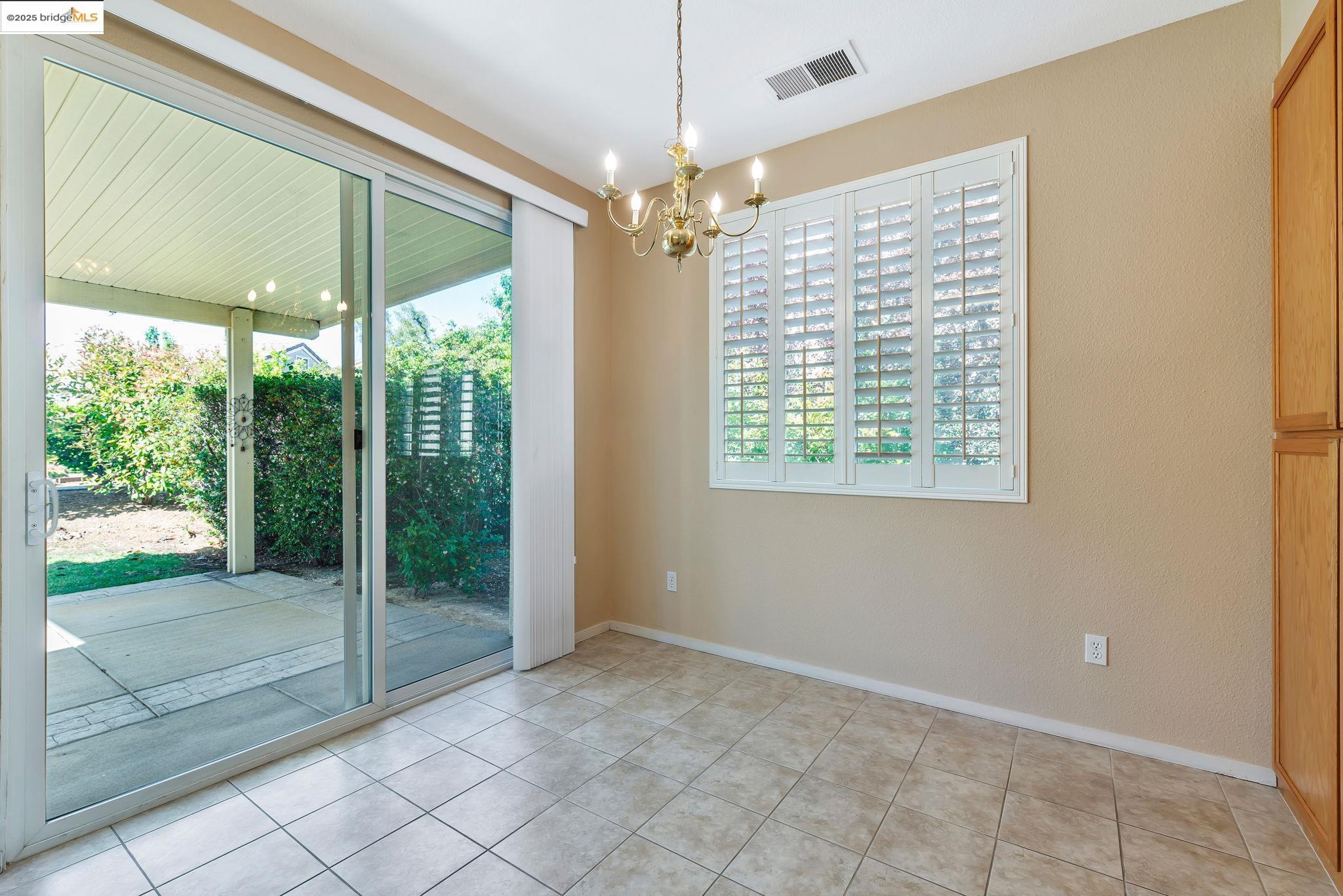 Detail Gallery Image 10 of 22 For 2040 Kent Dr, Brentwood,  CA 94513 - 2 Beds | 2 Baths