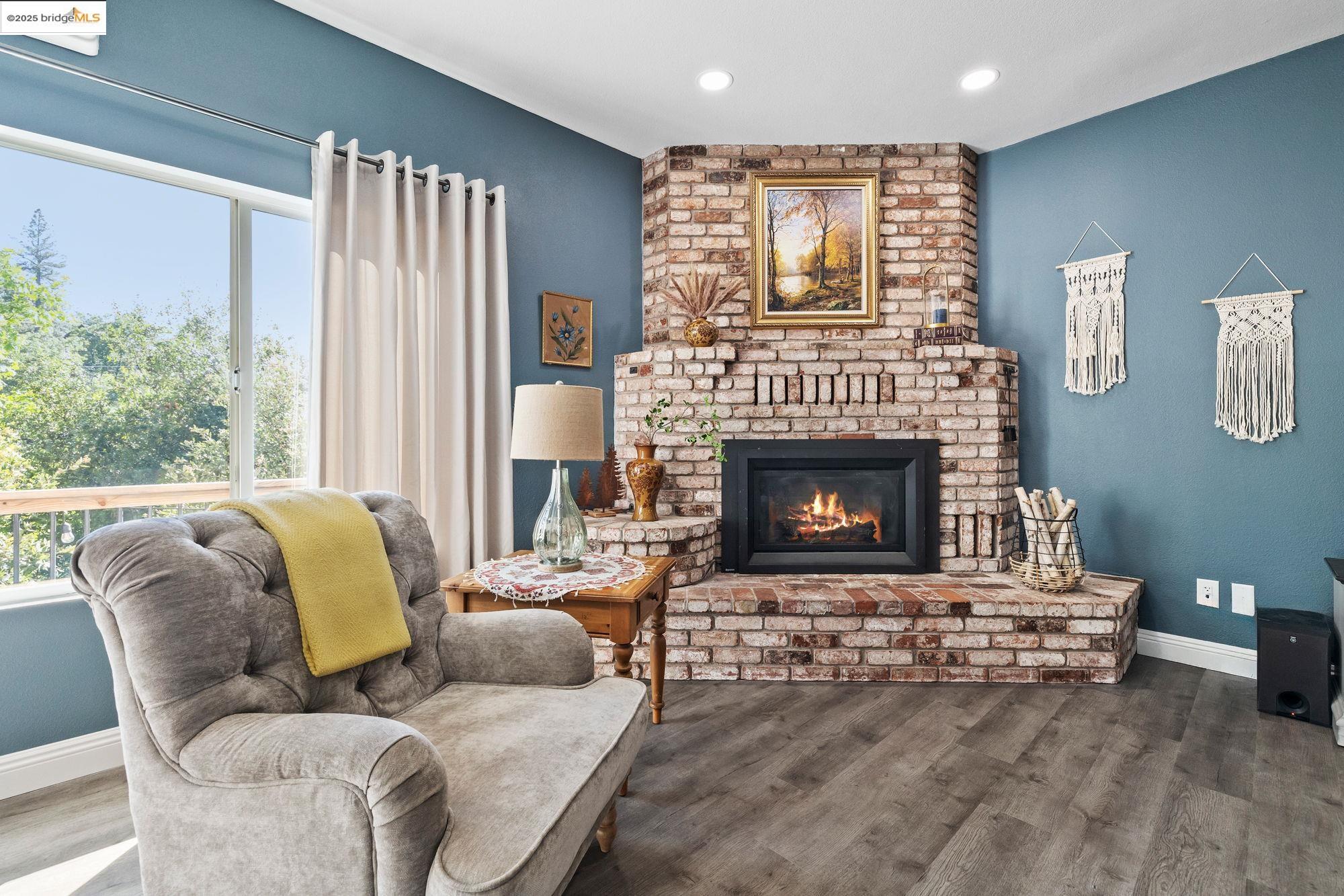 Detail Gallery Image 6 of 48 For 20330 Westview Dr, Tuolumne,  CA 95379 - 4 Beds | 2 Baths