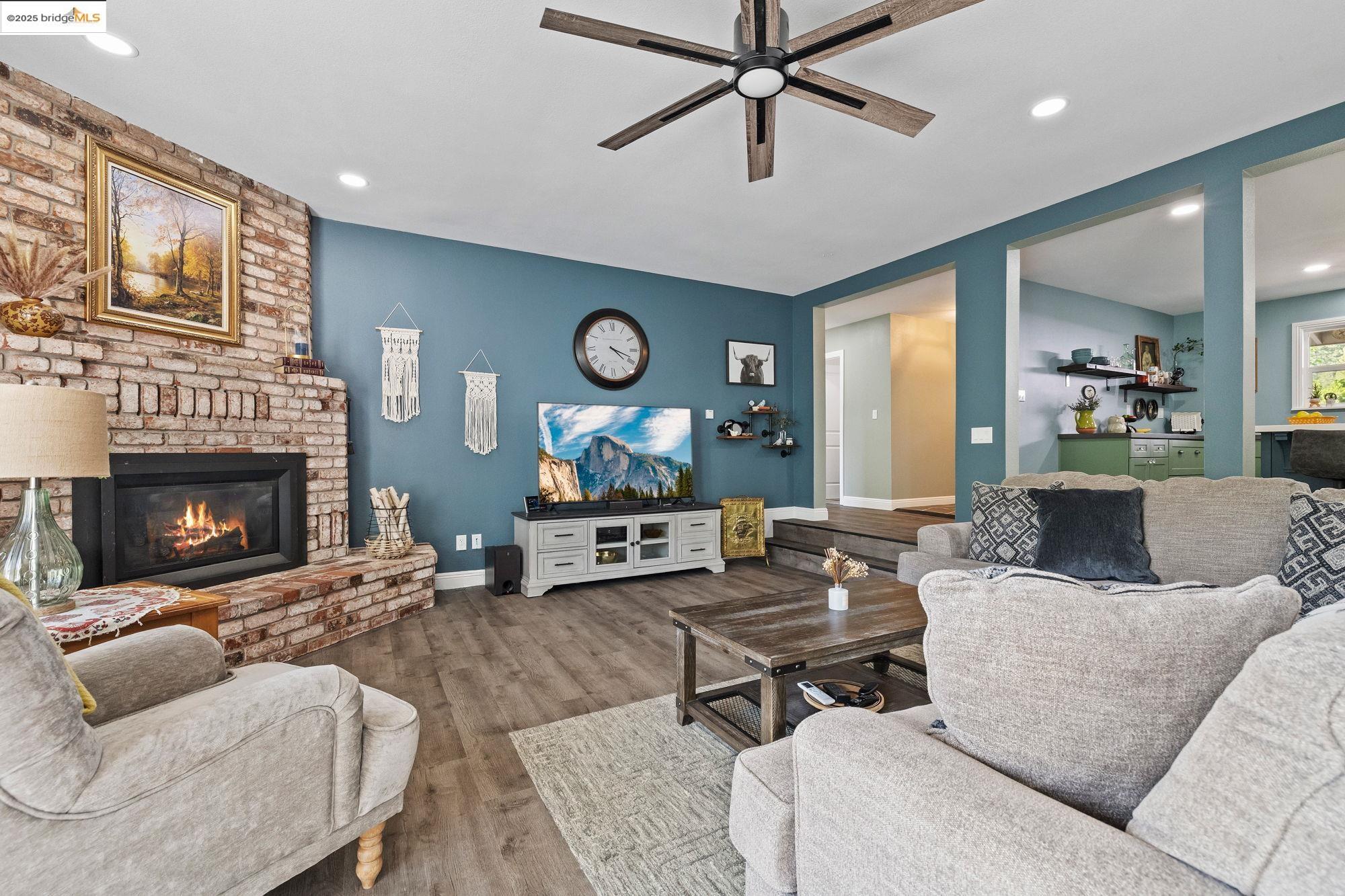 Detail Gallery Image 7 of 48 For 20330 Westview Dr, Tuolumne,  CA 95379 - 4 Beds | 2 Baths