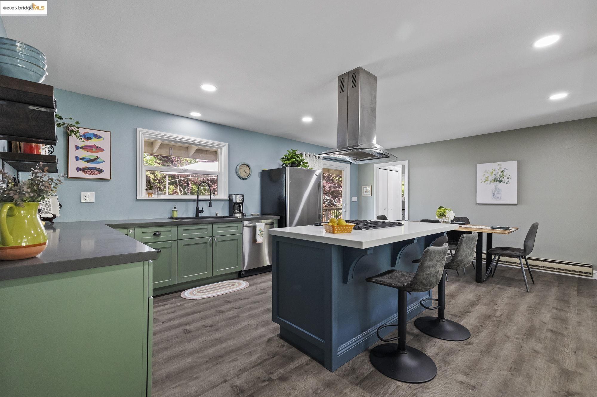 Detail Gallery Image 10 of 48 For 20330 Westview Dr, Tuolumne,  CA 95379 - 4 Beds | 2 Baths