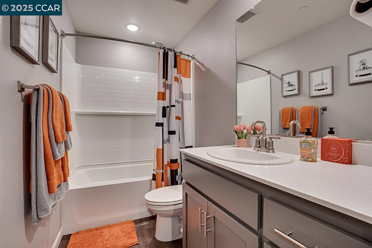 Detail Gallery Image 16 of 26 For 1425 Silverbell Drive, Stockton,  CA 95206 - 4 Beds | 3 Baths