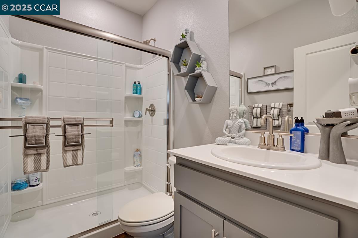 Detail Gallery Image 4 of 26 For 1425 Silverbell Drive, Stockton,  CA 95206 - 4 Beds | 3 Baths