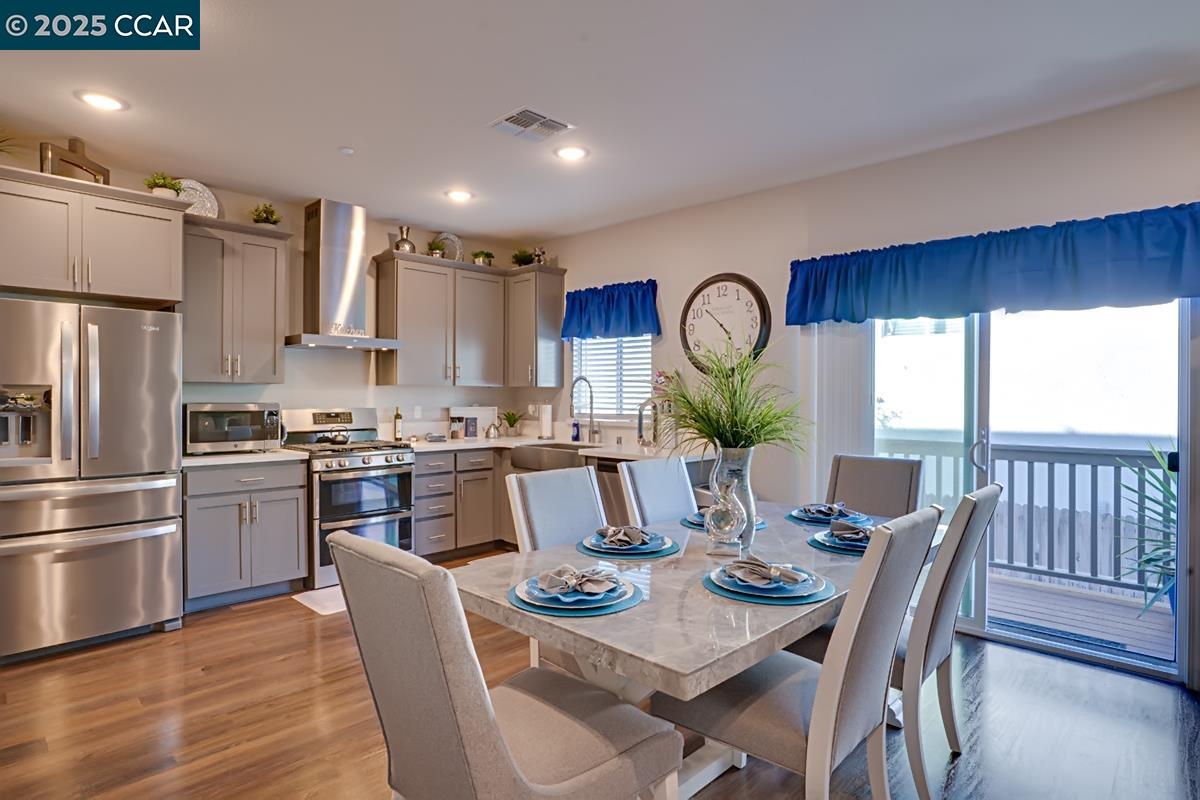 Detail Gallery Image 5 of 26 For 1425 Silverbell Drive, Stockton,  CA 95206 - 4 Beds | 3 Baths