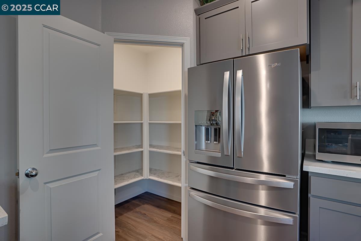 Detail Gallery Image 8 of 26 For 1425 Silverbell Drive, Stockton,  CA 95206 - 4 Beds | 3 Baths