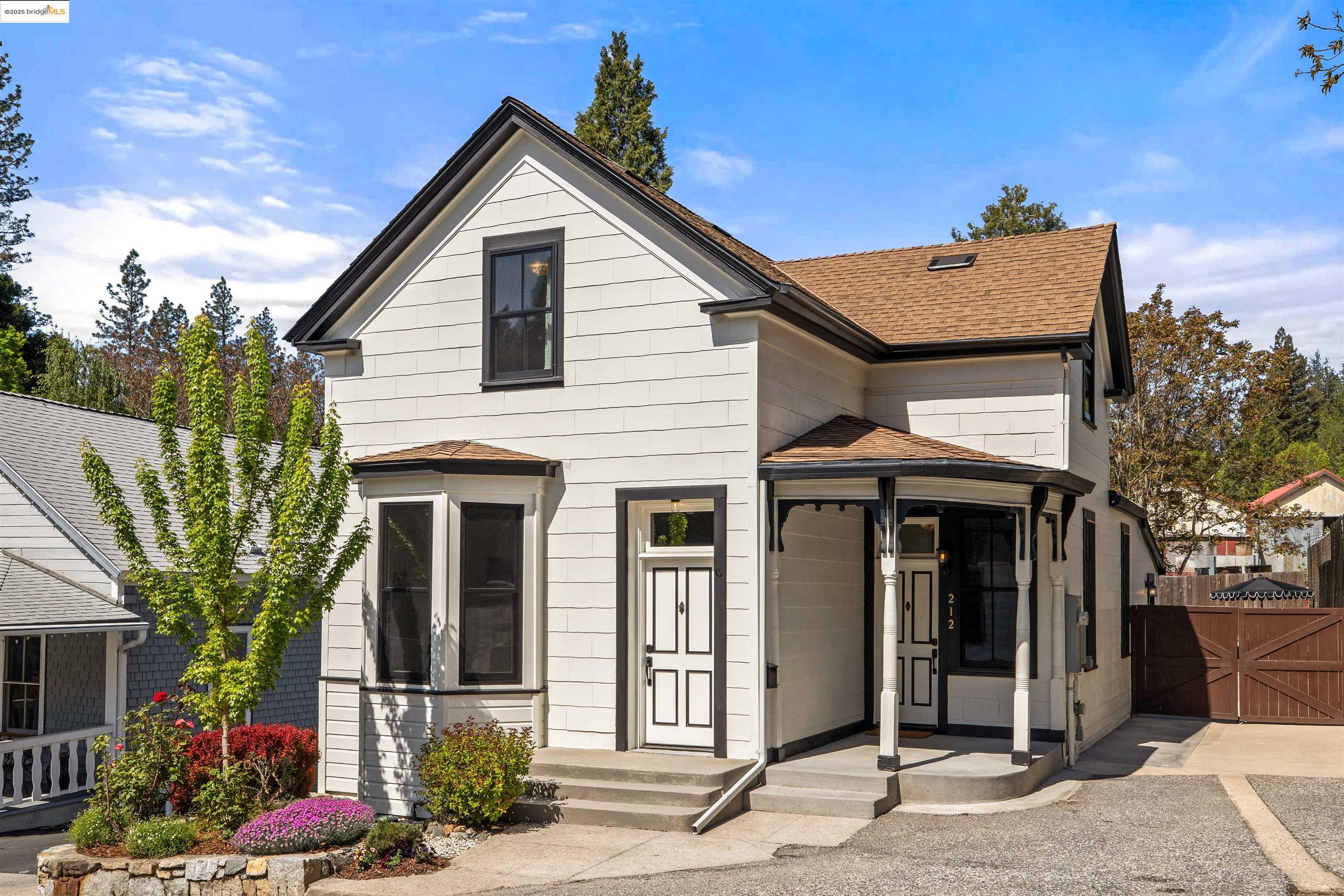 Detail Gallery Image 1 of 1 For 212 S Pine St, Nevada City,  CA 95959 - 3 Beds | 2 Baths