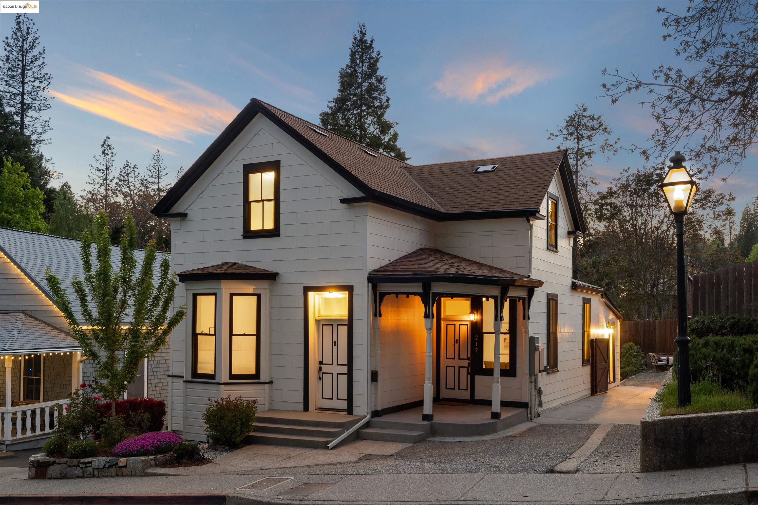 Detail Gallery Image 2 of 60 For 212 S Pine St, Nevada City,  CA 95959 - 3 Beds | 2 Baths