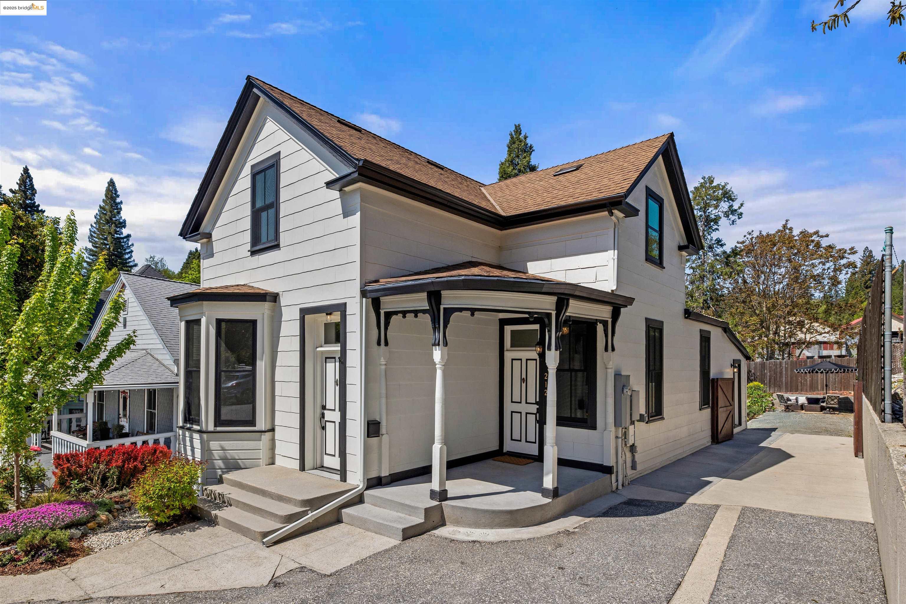 Detail Gallery Image 3 of 60 For 212 S Pine St, Nevada City,  CA 95959 - 3 Beds | 2 Baths