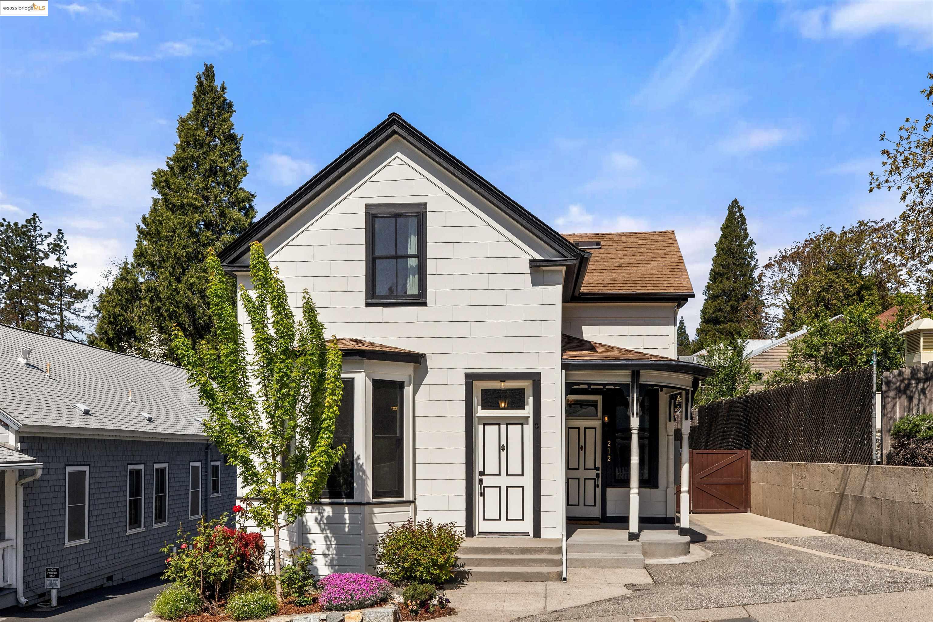 Detail Gallery Image 4 of 60 For 212 S Pine St, Nevada City,  CA 95959 - 3 Beds | 2 Baths