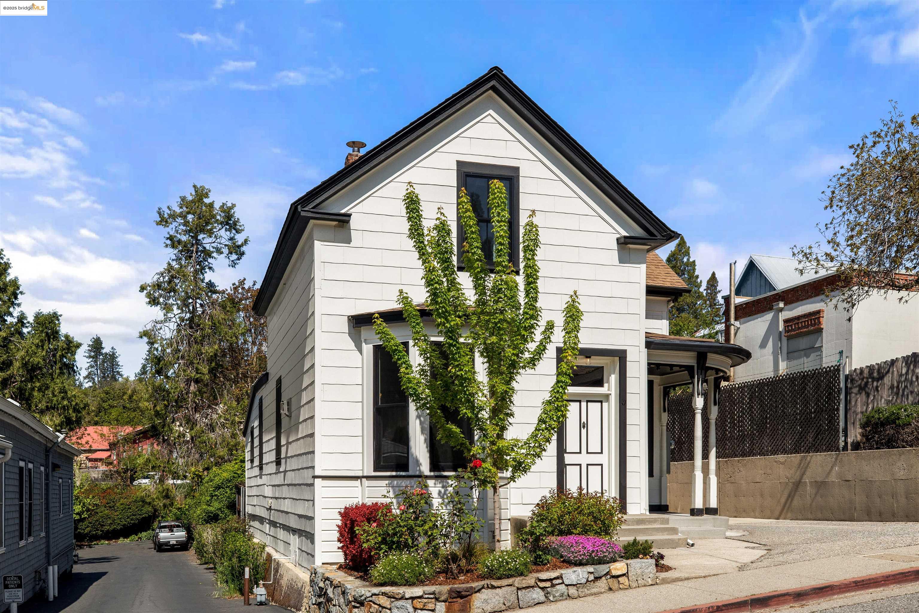 Detail Gallery Image 6 of 60 For 212 S Pine St, Nevada City,  CA 95959 - 3 Beds | 2 Baths