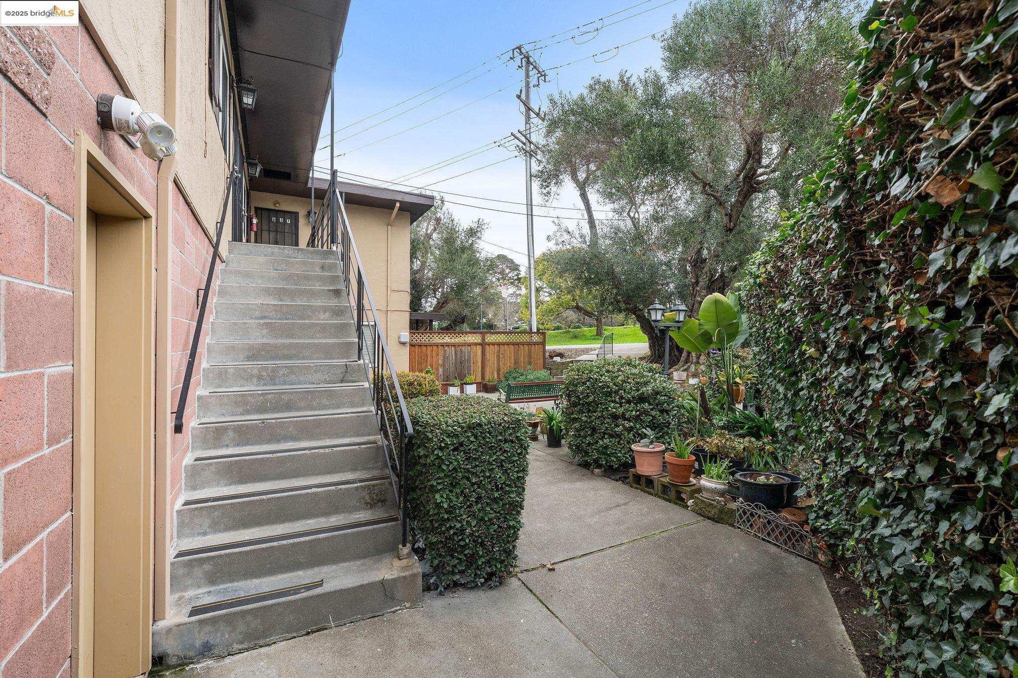 Detail Gallery Image 8 of 59 For 633 Key Blvd, Richmond,  CA 94805 - – Beds | – Baths