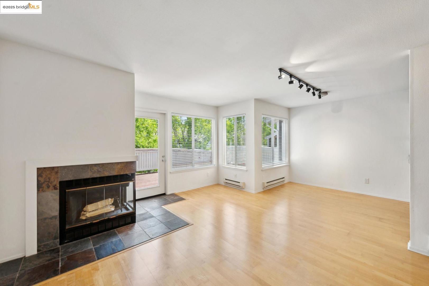 Photo #4: 41095909 Listing: Photo #4