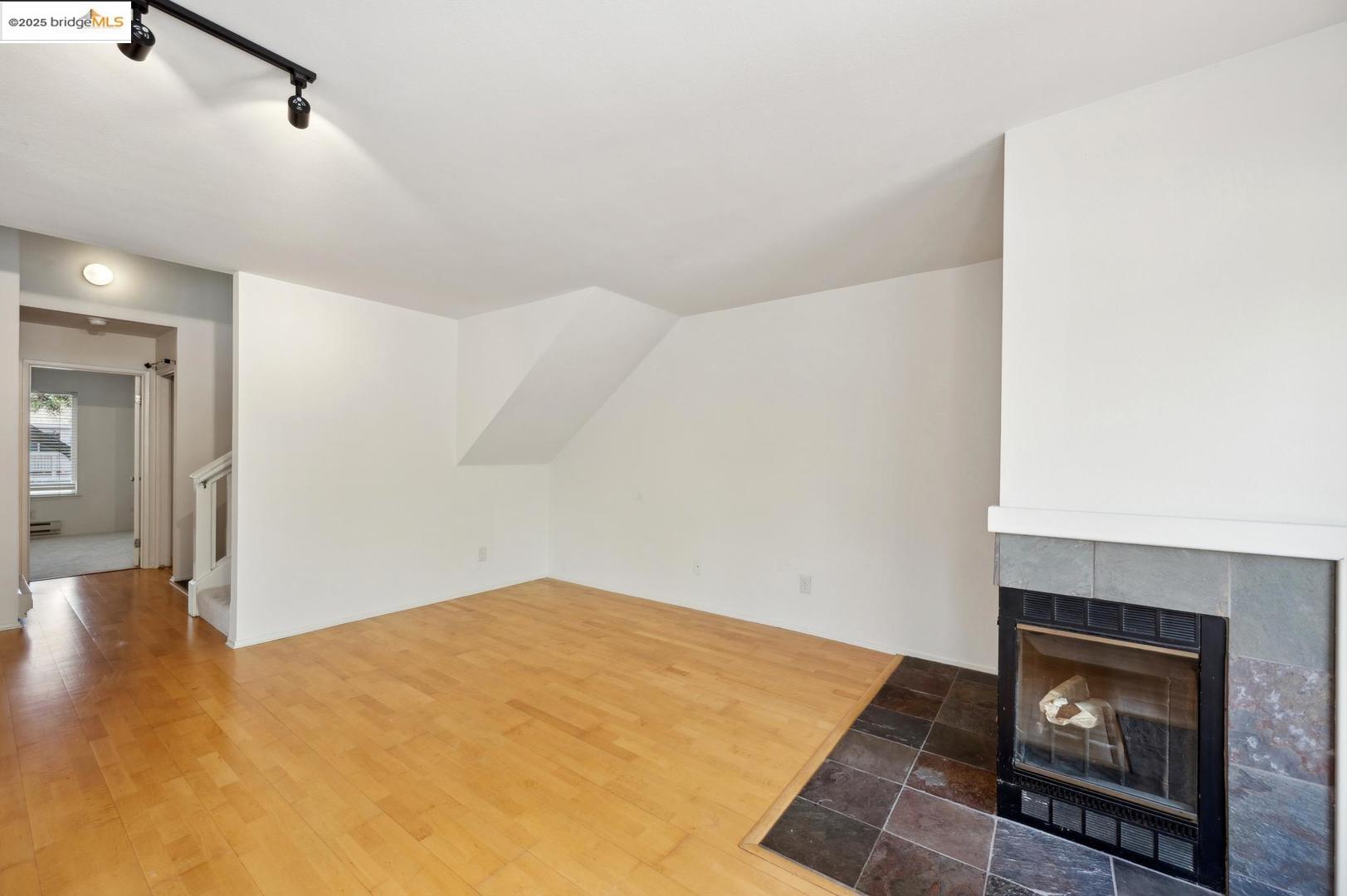Photo #5: 41095909 Listing: Photo #5