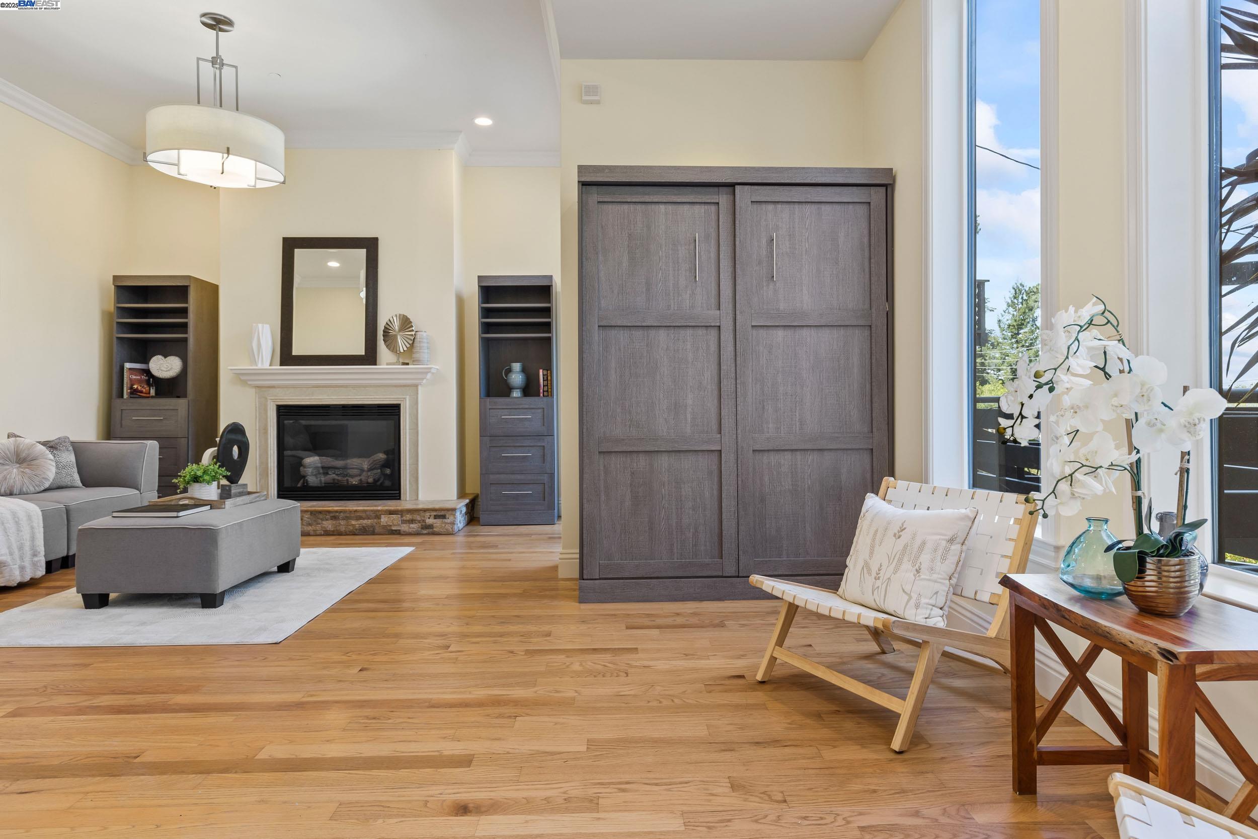 Detail Gallery Image 5 of 44 For 6588 Longwalk Dr, Oakland,  CA 94611 - 4 Beds | 3/2 Baths
