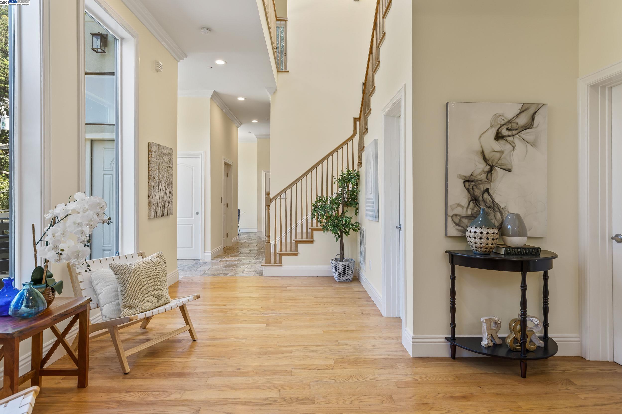 Detail Gallery Image 9 of 44 For 6588 Longwalk Dr, Oakland,  CA 94611 - 4 Beds | 3/2 Baths