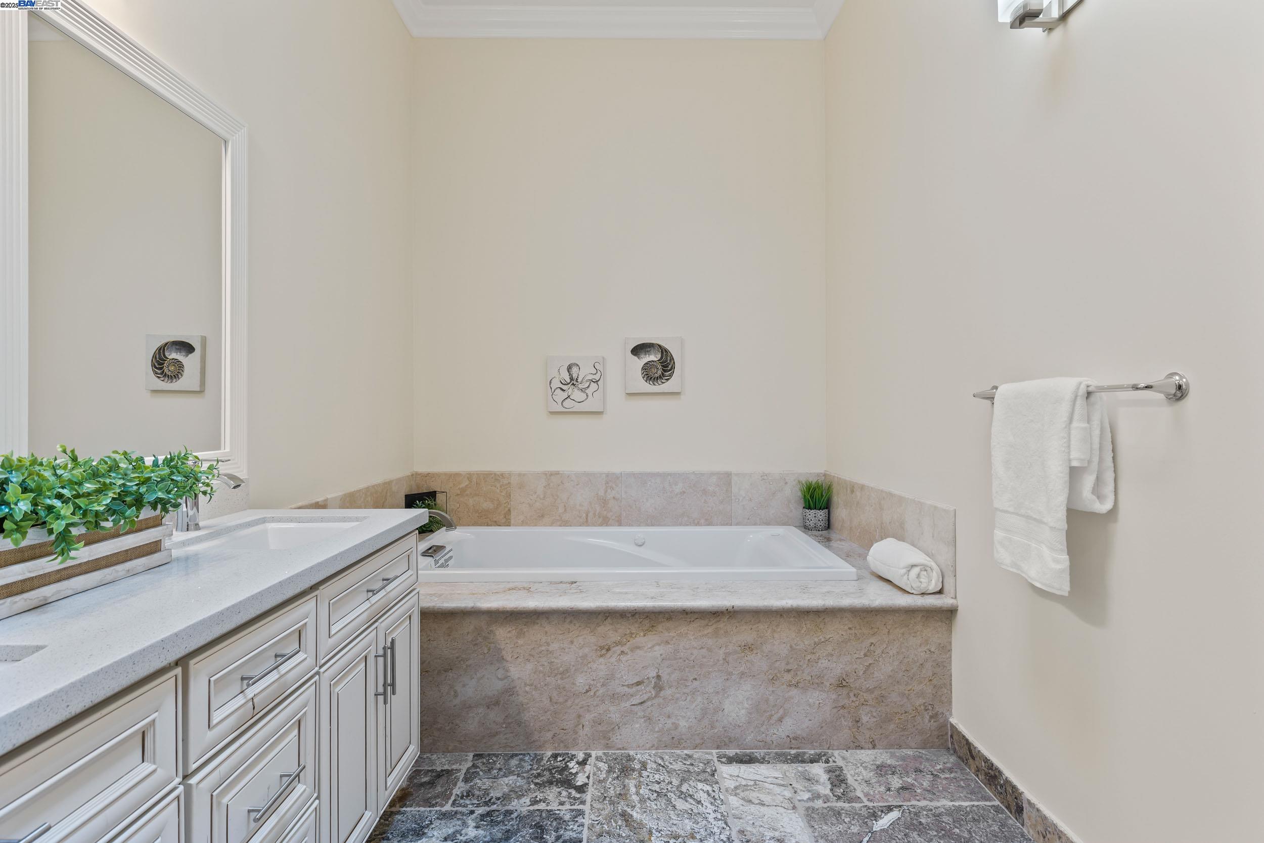 Detail Gallery Image 27 of 44 For 6588 Longwalk Dr, Oakland,  CA 94611 - 4 Beds | 3/2 Baths