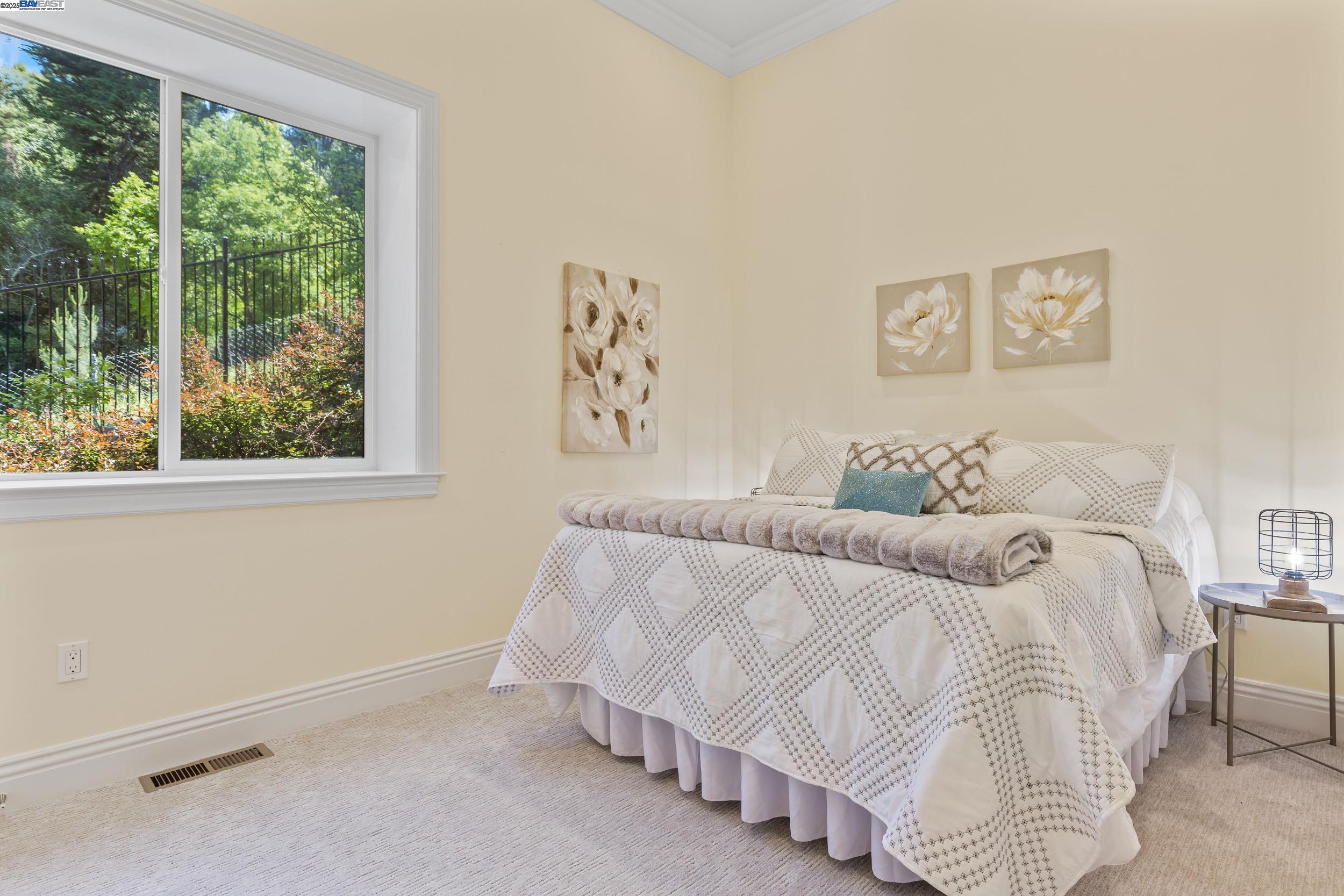 Detail Gallery Image 29 of 44 For 6588 Longwalk Dr, Oakland,  CA 94611 - 4 Beds | 3/2 Baths