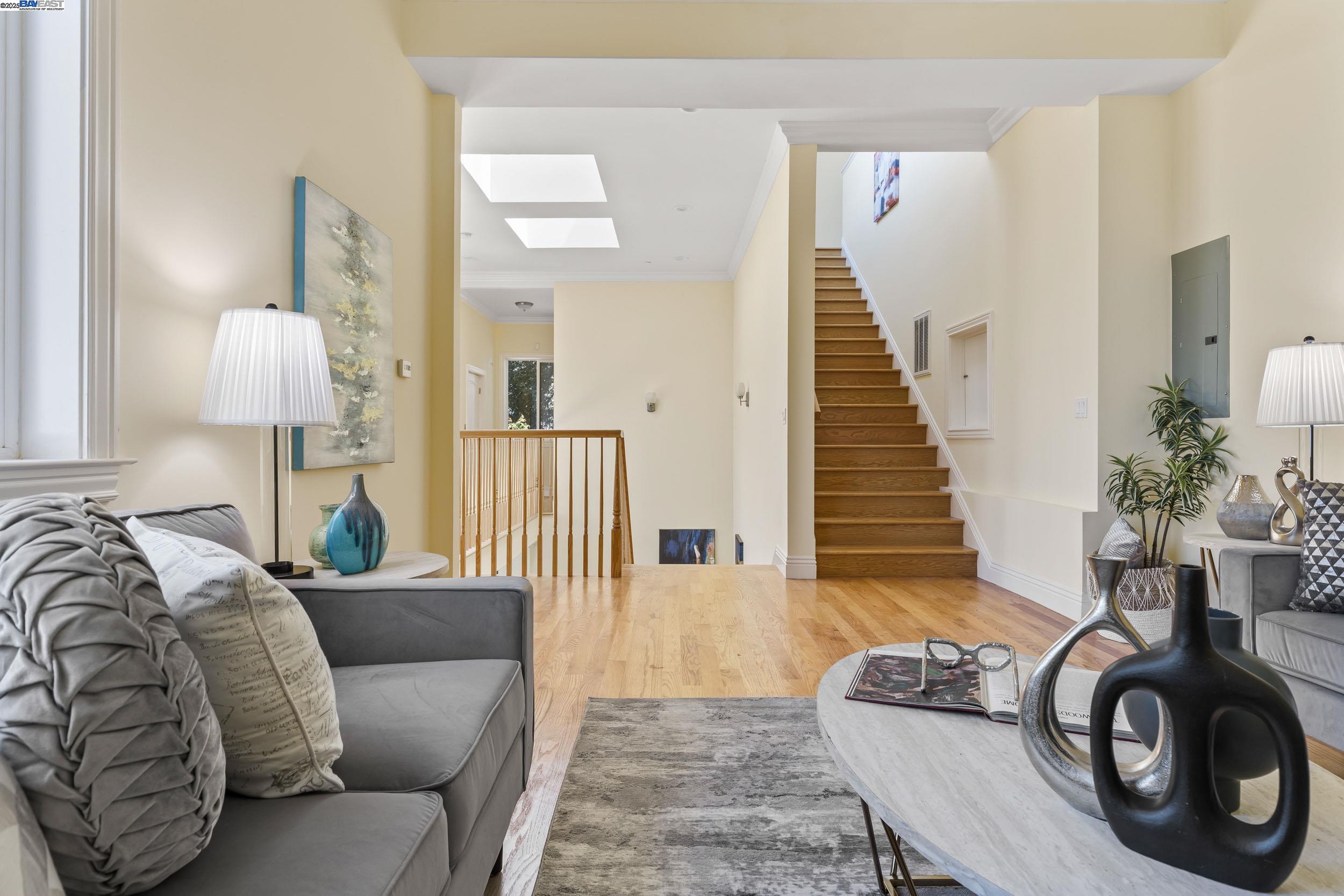 Detail Gallery Image 34 of 44 For 6588 Longwalk Dr, Oakland,  CA 94611 - 4 Beds | 3/2 Baths