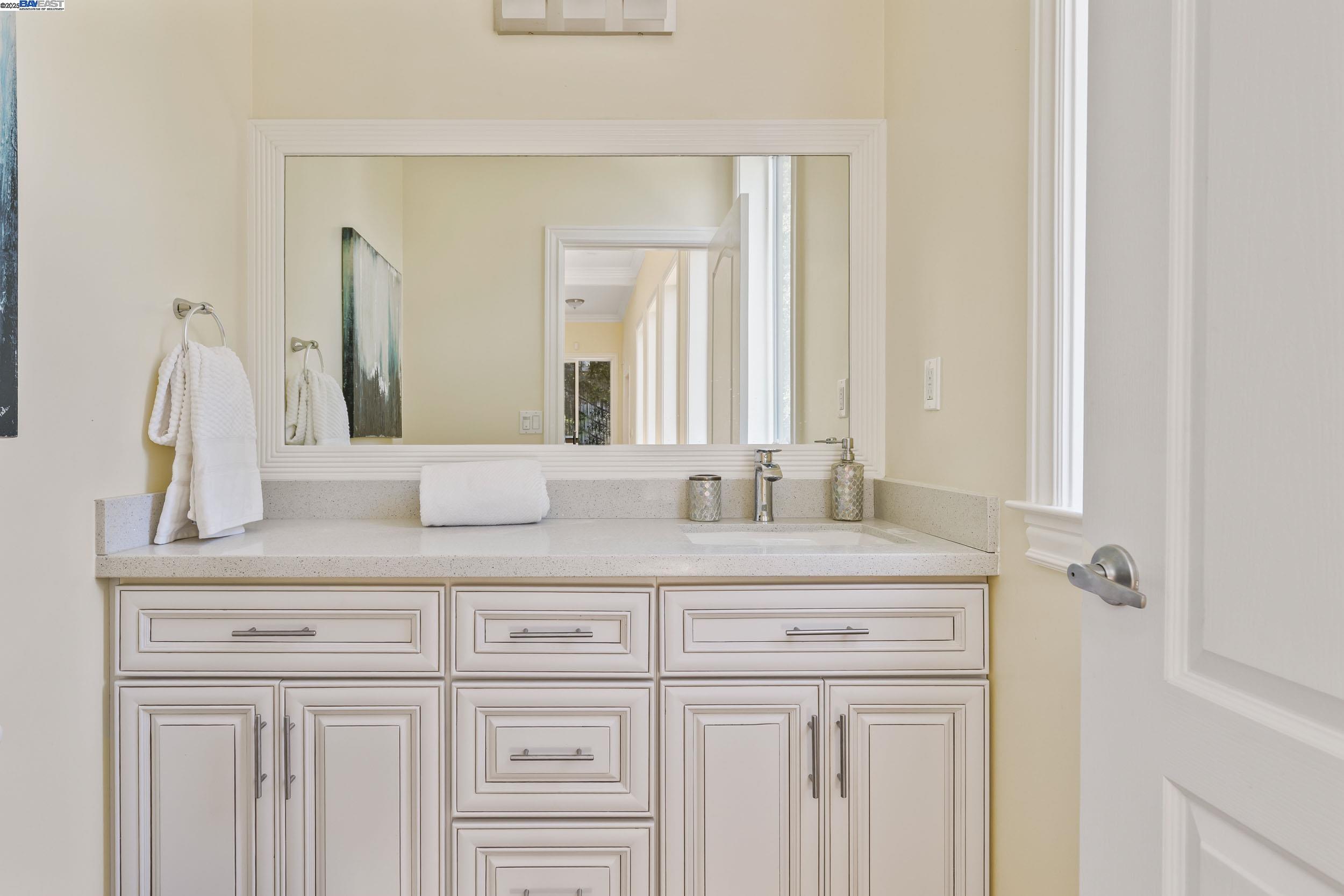Detail Gallery Image 35 of 44 For 6588 Longwalk Dr, Oakland,  CA 94611 - 4 Beds | 3/2 Baths