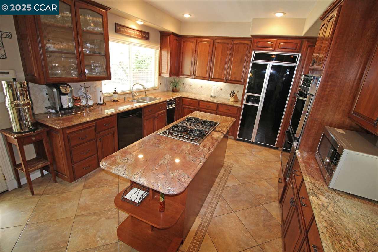 Detail Gallery Image 12 of 30 For 1162 Sea Breeze Court, Brentwood,  CA 94513 - 3 Beds | 3 Baths