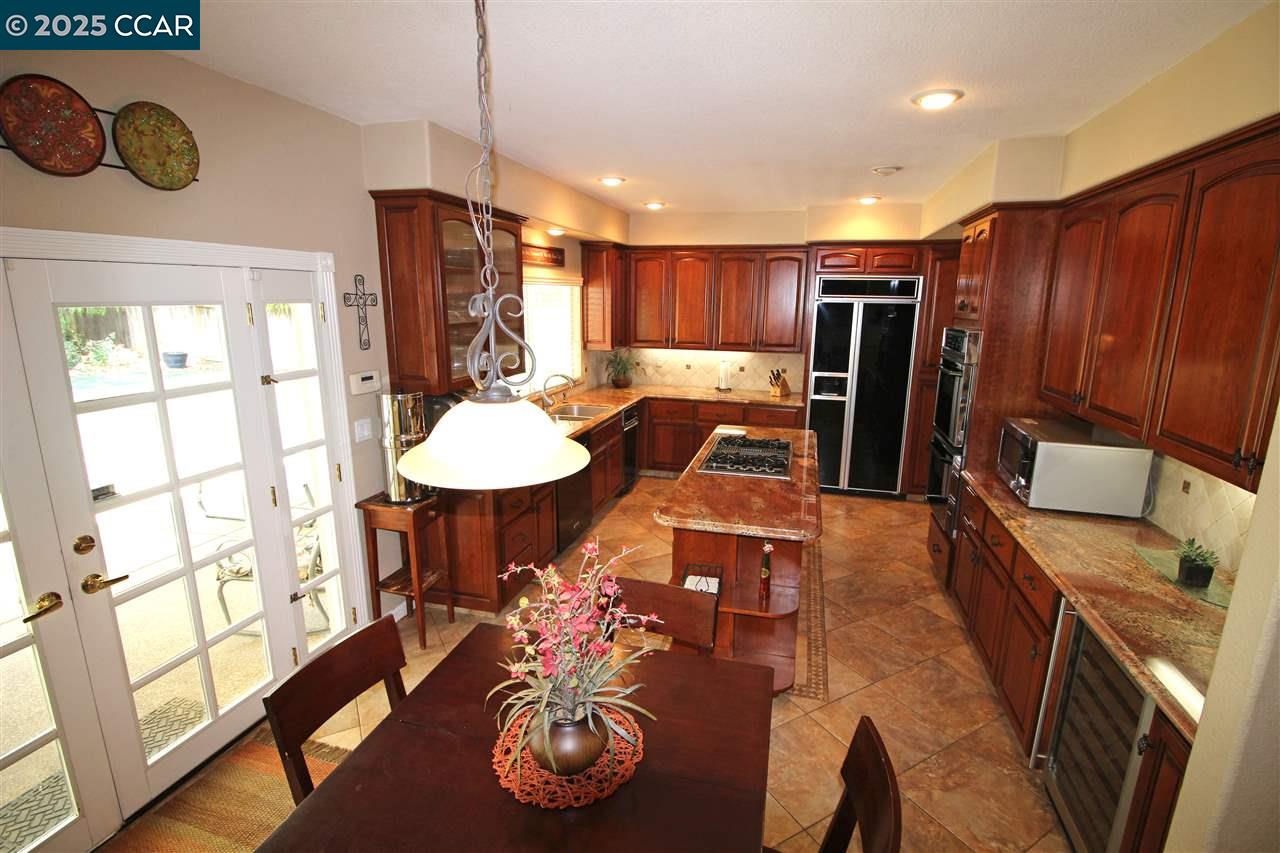 Detail Gallery Image 8 of 30 For 1162 Sea Breeze Court, Brentwood,  CA 94513 - 3 Beds | 3 Baths