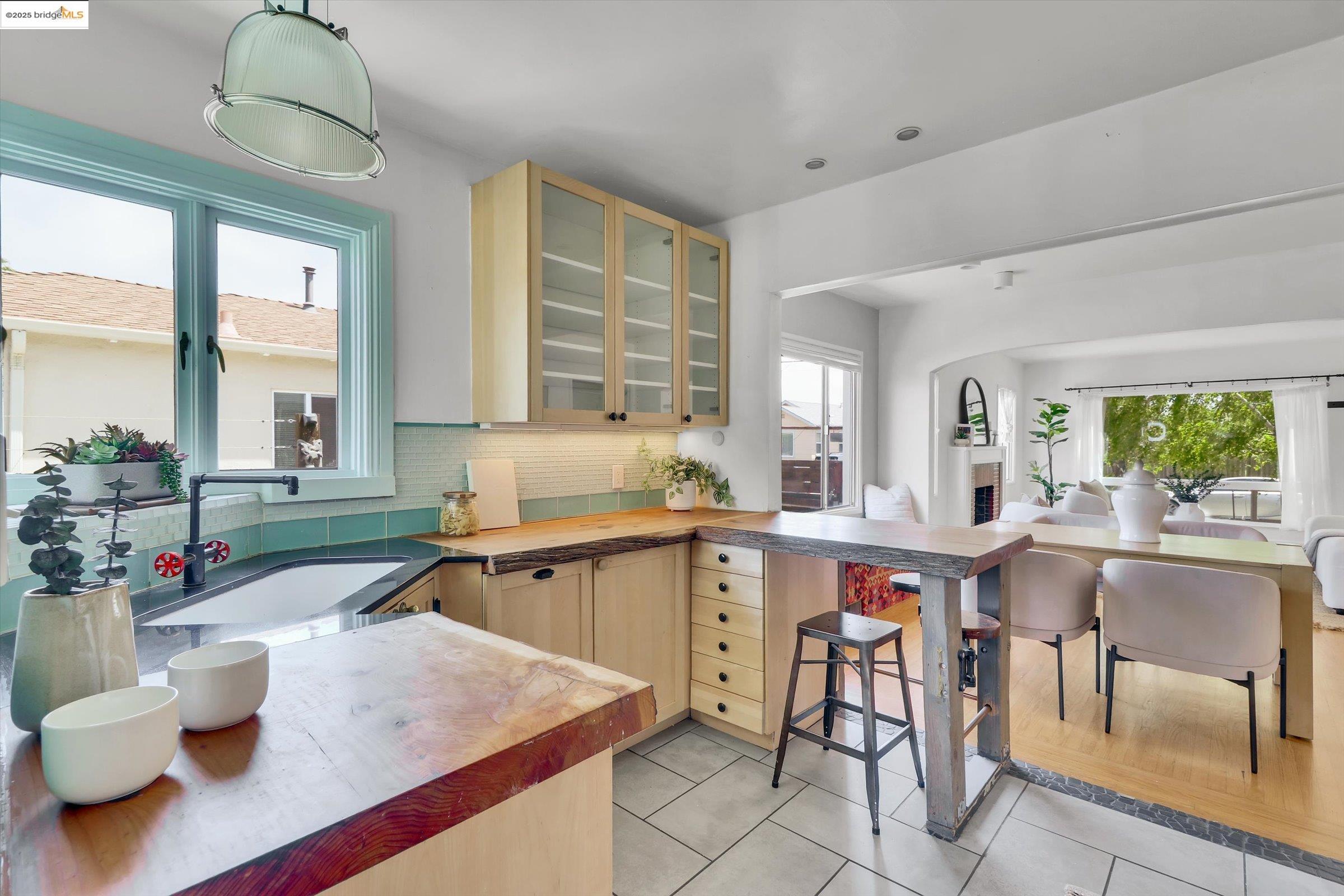 Detail Gallery Image 17 of 50 For 6115 Santa Cruz Ave, Richmond,  CA 94804 - 3 Beds | 1/1 Baths