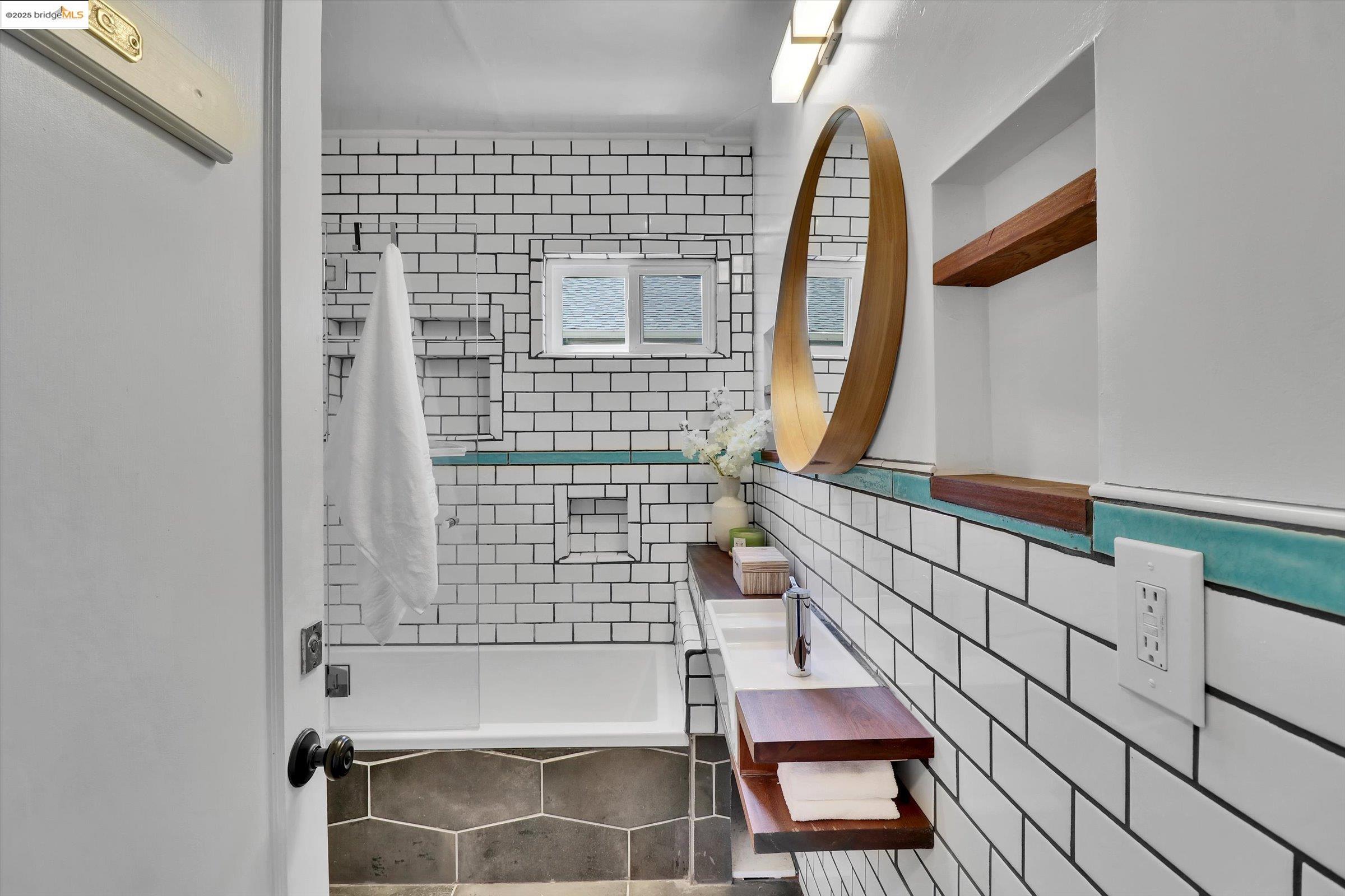 Detail Gallery Image 28 of 50 For 6115 Santa Cruz Ave, Richmond,  CA 94804 - 3 Beds | 1/1 Baths