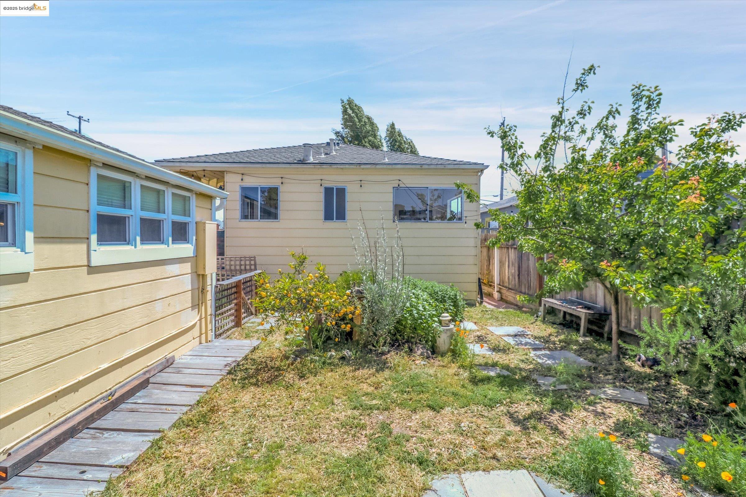 Detail Gallery Image 36 of 50 For 6115 Santa Cruz Ave, Richmond,  CA 94804 - 3 Beds | 1/1 Baths