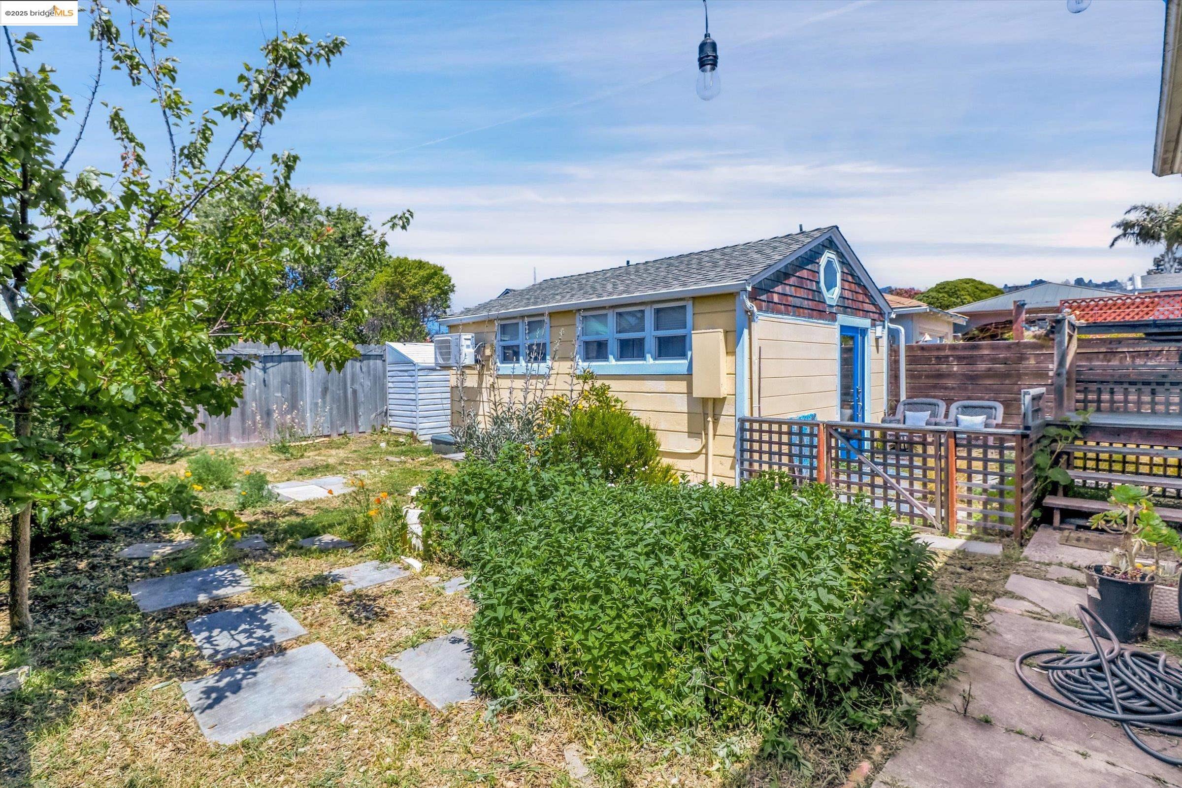 Detail Gallery Image 39 of 50 For 6115 Santa Cruz Ave, Richmond,  CA 94804 - 3 Beds | 1/1 Baths