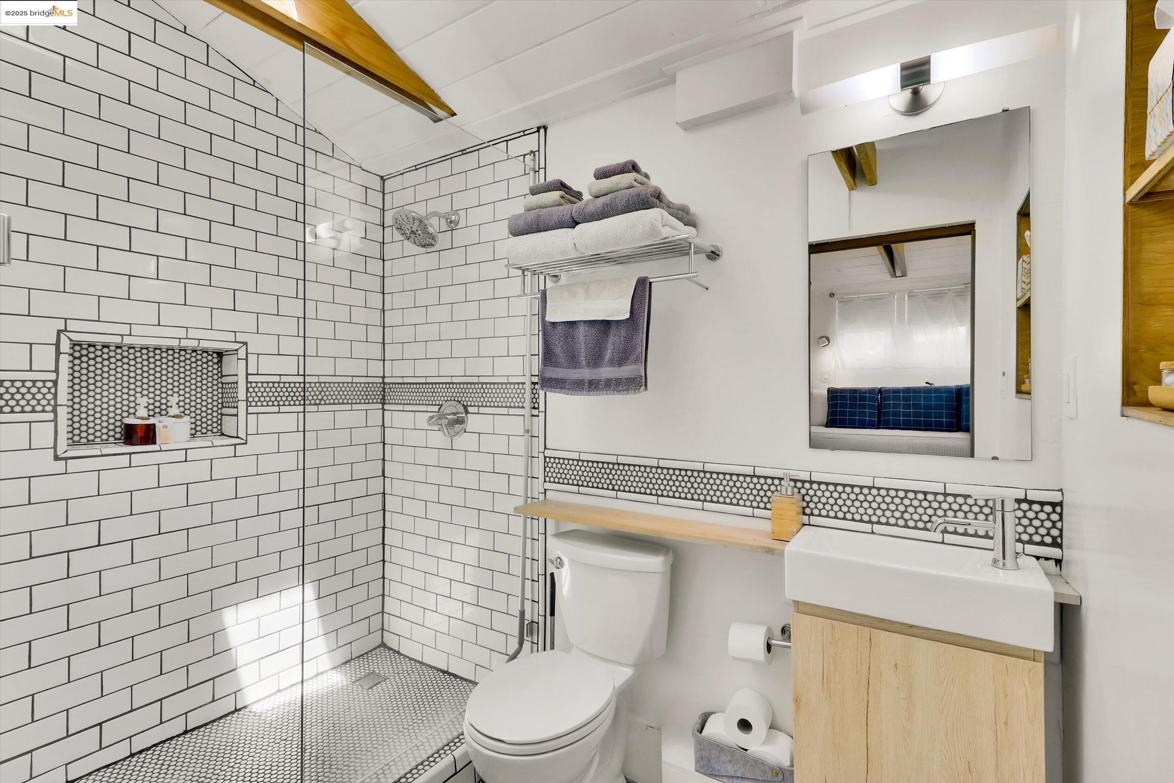 Detail Gallery Image 47 of 50 For 6115 Santa Cruz Ave, Richmond,  CA 94804 - 3 Beds | 1/1 Baths