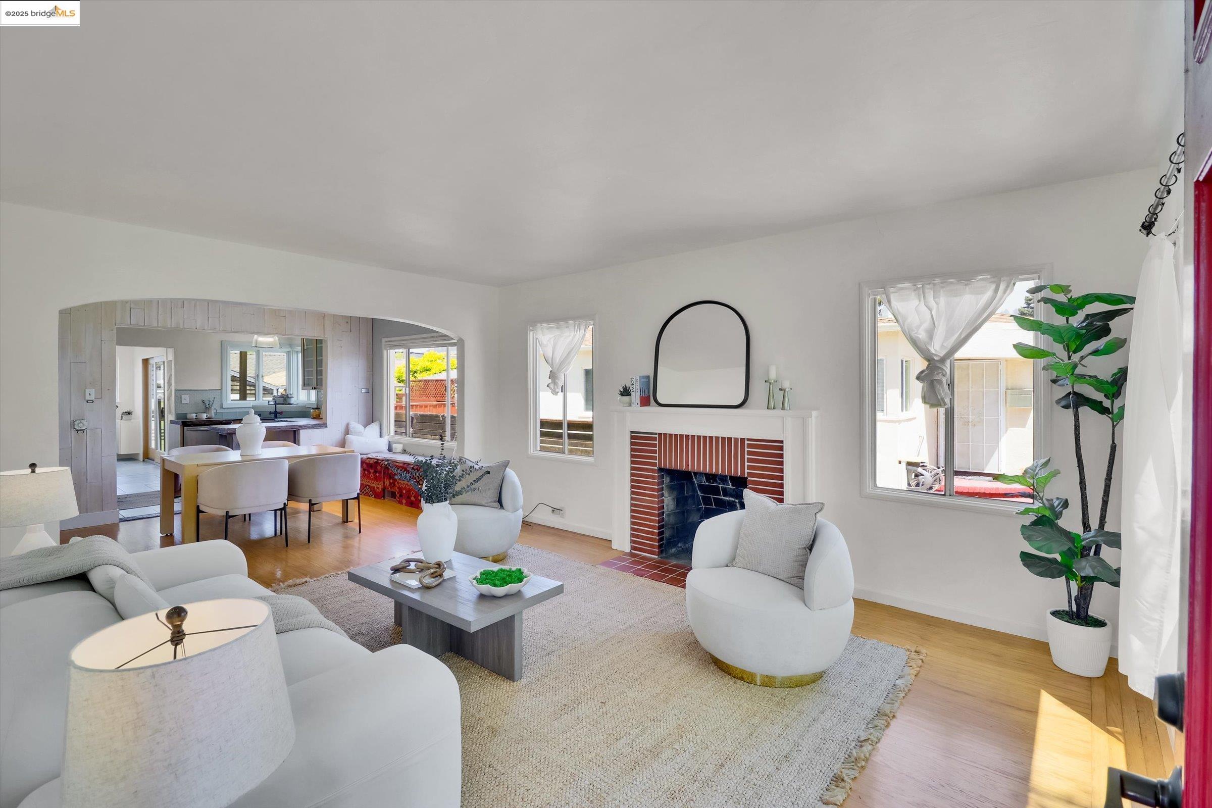 Detail Gallery Image 6 of 50 For 6115 Santa Cruz Ave, Richmond,  CA 94804 - 3 Beds | 1/1 Baths
