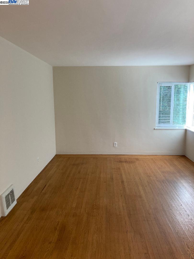 Detail Gallery Image 11 of 19 For 2268 Park Blvd, Oakland,  CA 94606 - – Beds | – Baths