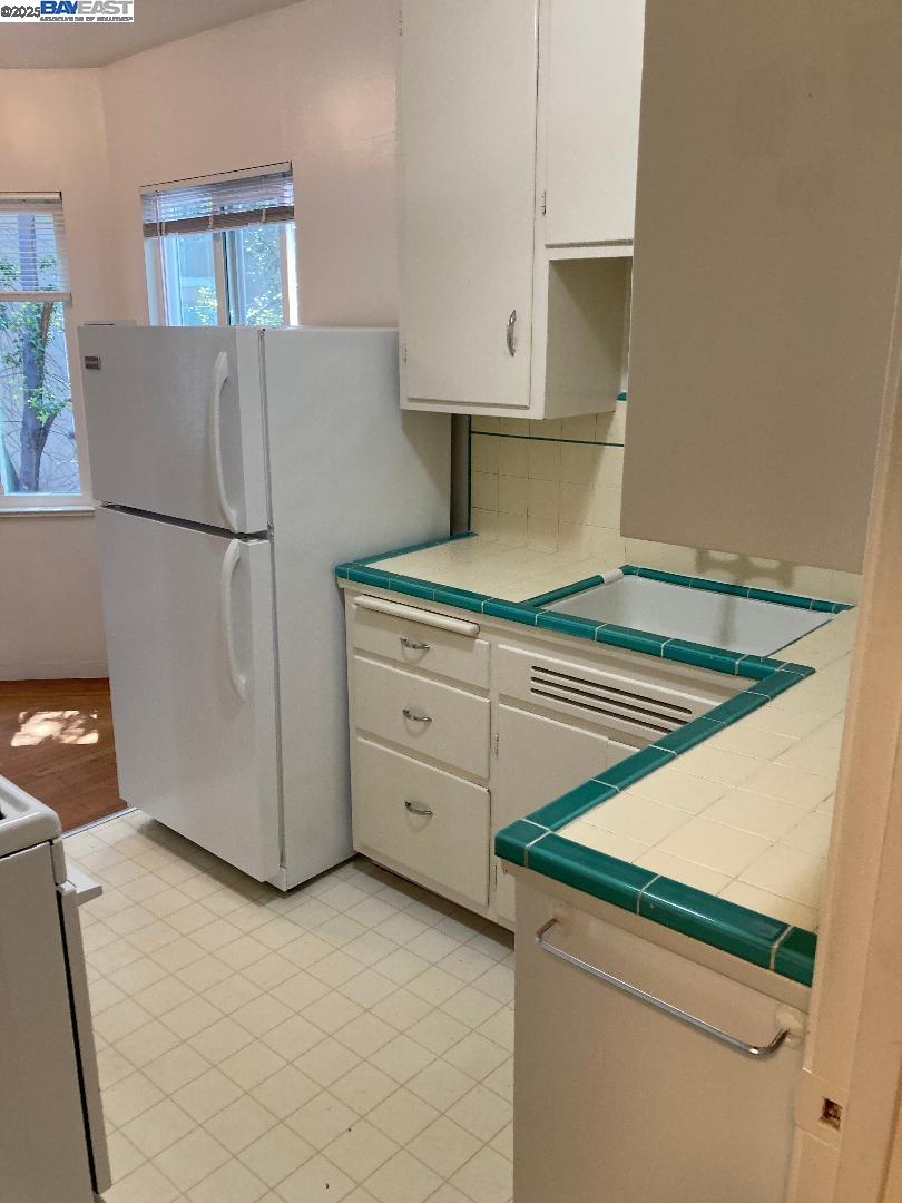 Detail Gallery Image 12 of 19 For 2268 Park Blvd, Oakland,  CA 94606 - – Beds | – Baths