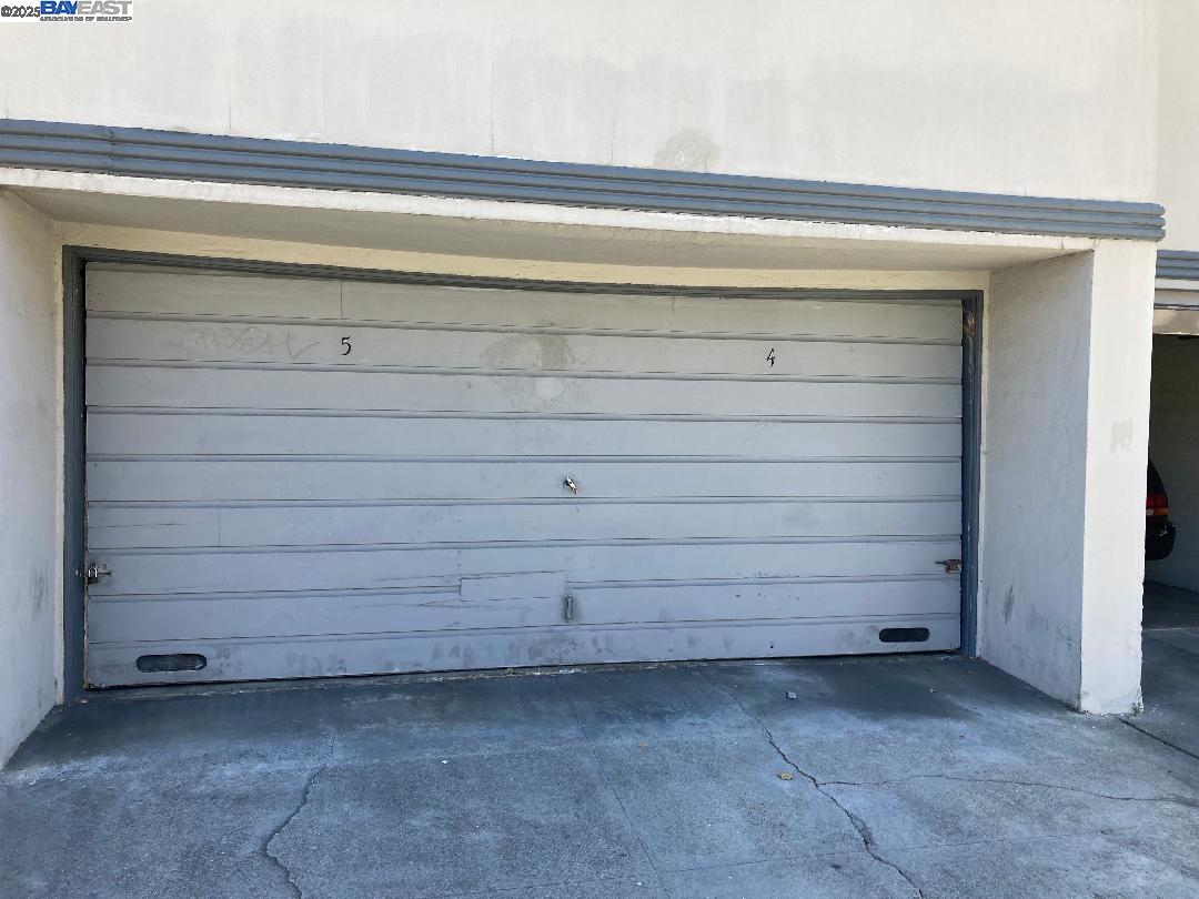 Detail Gallery Image 4 of 19 For 2268 Park Blvd, Oakland,  CA 94606 - – Beds | – Baths