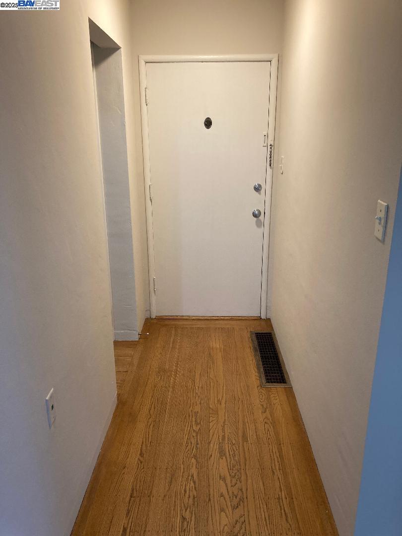 Detail Gallery Image 8 of 19 For 2268 Park Blvd, Oakland,  CA 94606 - – Beds | – Baths