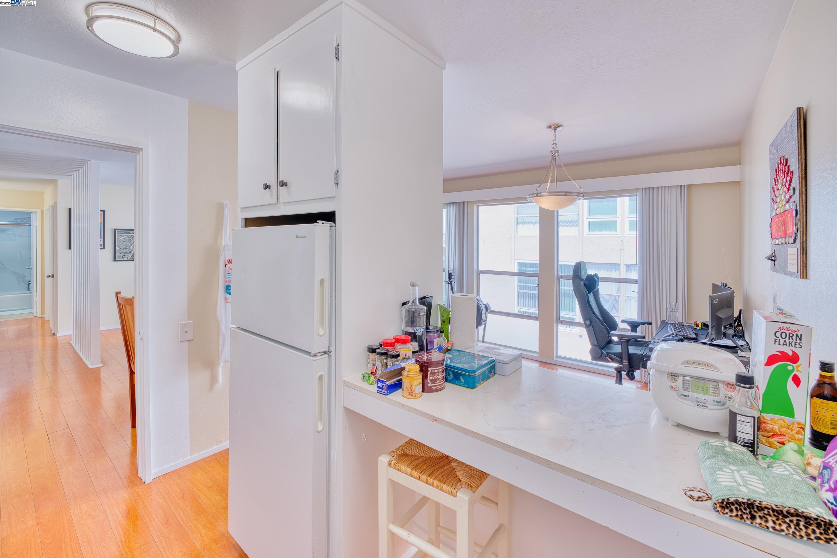 3815 Harrison St # 202, Oakland, California 94611, 1 Bedroom Bedrooms, 5 Rooms Rooms,1 BathroomBathrooms,Residential Lease,For Rent,3815 Harrison St # 202,41095926