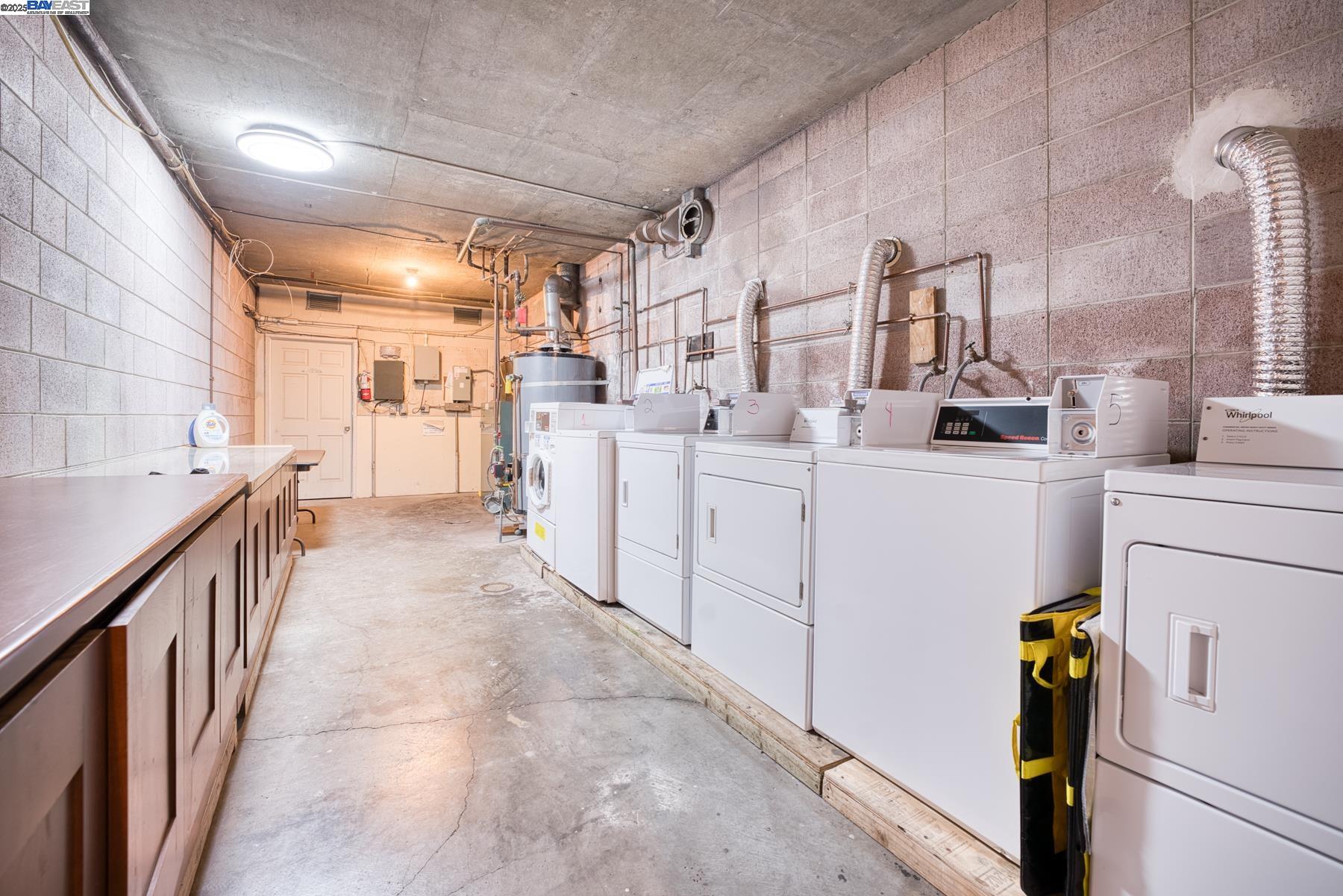 3815 Harrison St # 202, Oakland, California 94611, 1 Bedroom Bedrooms, 5 Rooms Rooms,1 BathroomBathrooms,Residential Lease,For Rent,3815 Harrison St # 202,41095926