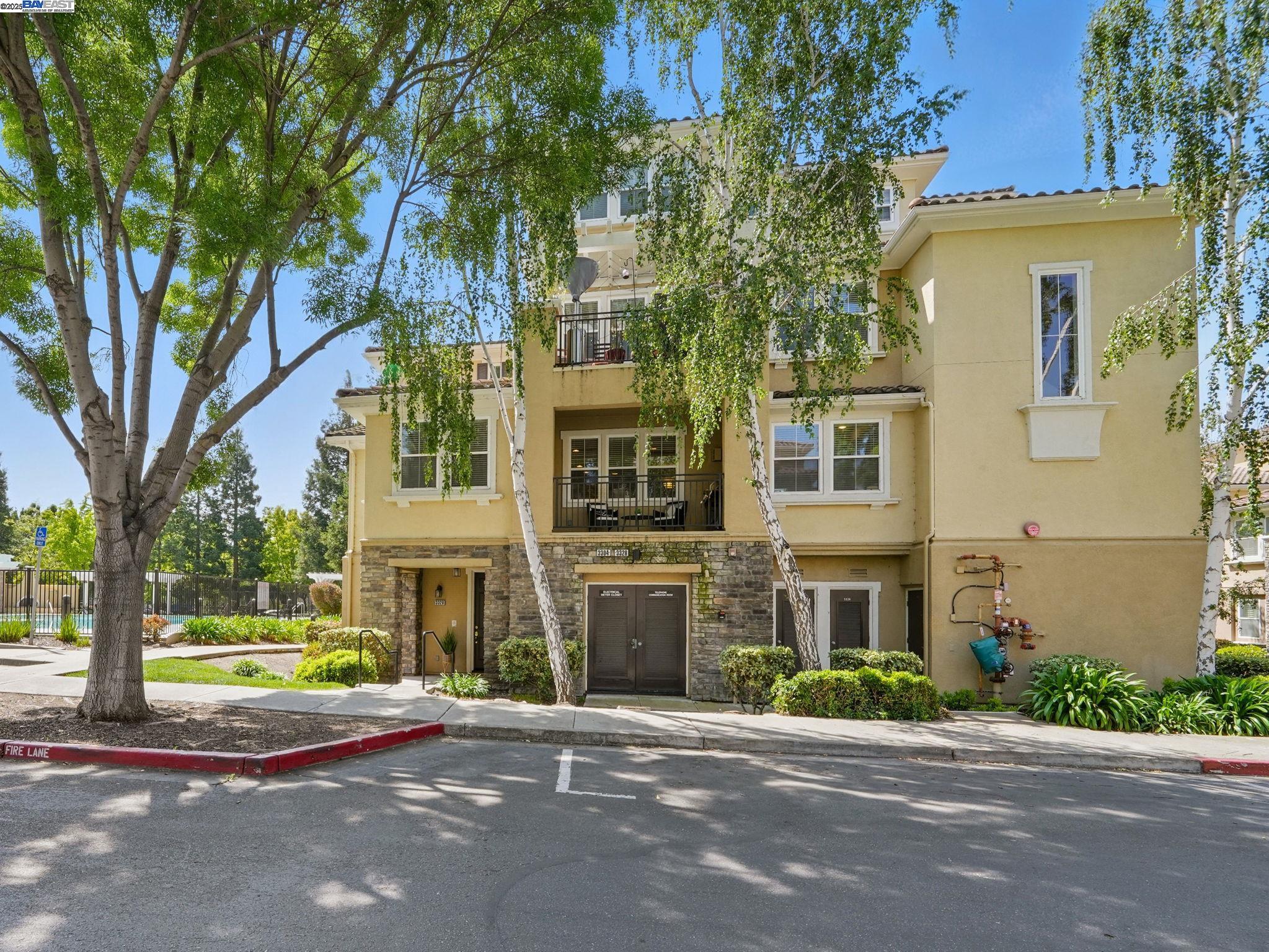 Detail Gallery Image 2 of 35 For 3328 Monaghan St, Dublin,  CA 94568 - 2 Beds | 2 Baths