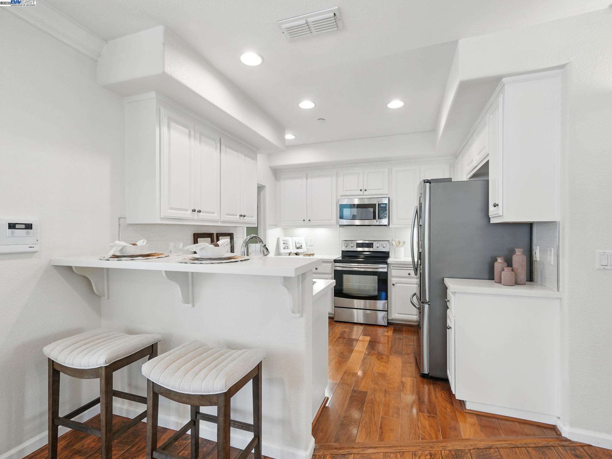 Detail Gallery Image 9 of 35 For 3328 Monaghan St, Dublin,  CA 94568 - 2 Beds | 2 Baths