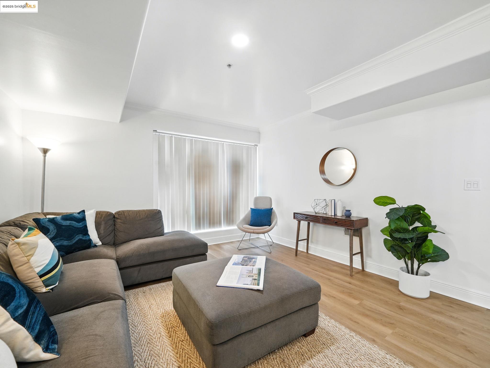 1515 14Th Ave # 201, Oakland, California 94606, 3 Bedrooms Bedrooms, 4 Rooms Rooms,2 BathroomsBathrooms,Residential,For Sale,1515 14Th Ave # 201,41095929