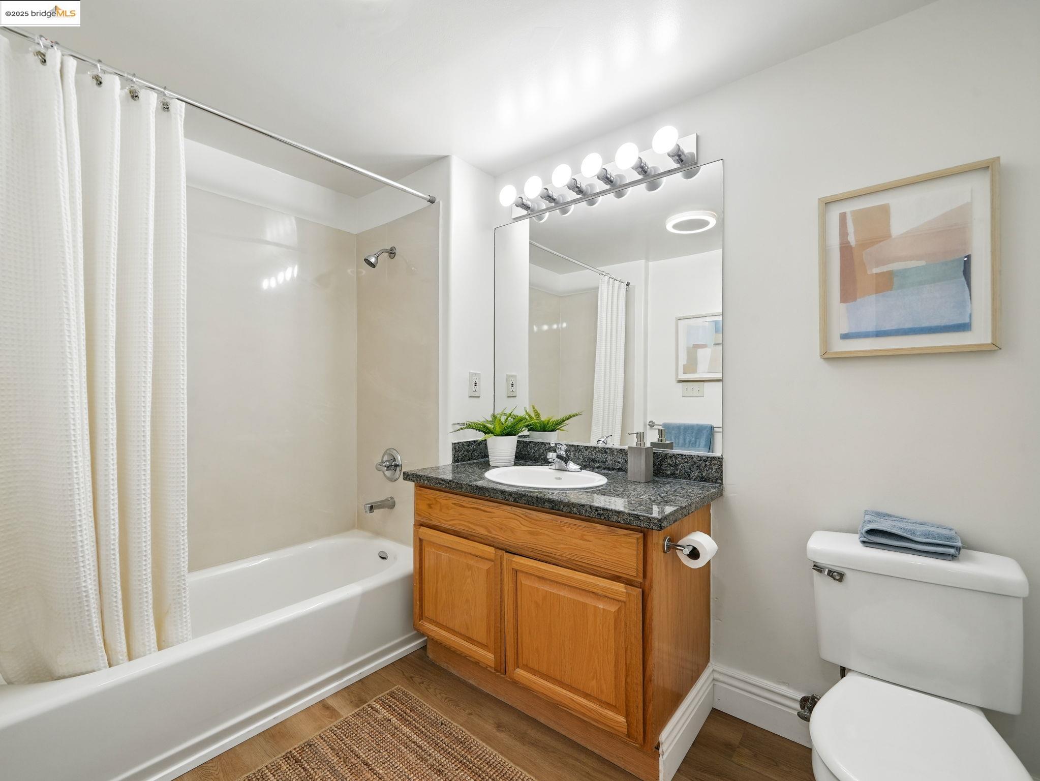 1515 14Th Ave # 201, Oakland, California 94606, 3 Bedrooms Bedrooms, 4 Rooms Rooms,2 BathroomsBathrooms,Residential,For Sale,1515 14Th Ave # 201,41095929