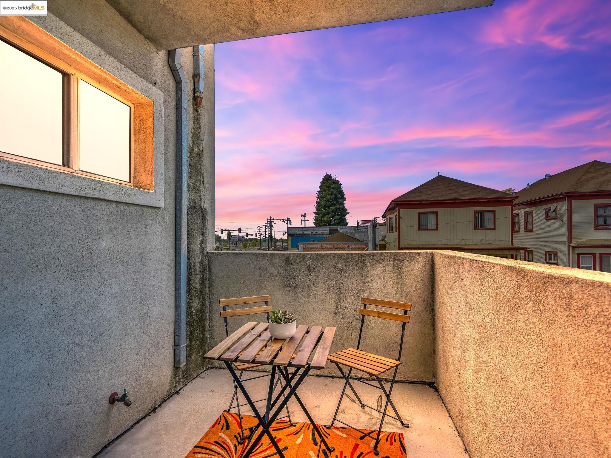 1515 14Th Ave # 201, Oakland, California 94606, 3 Bedrooms Bedrooms, 4 Rooms Rooms,2 BathroomsBathrooms,Residential,For Sale,1515 14Th Ave # 201,41095929