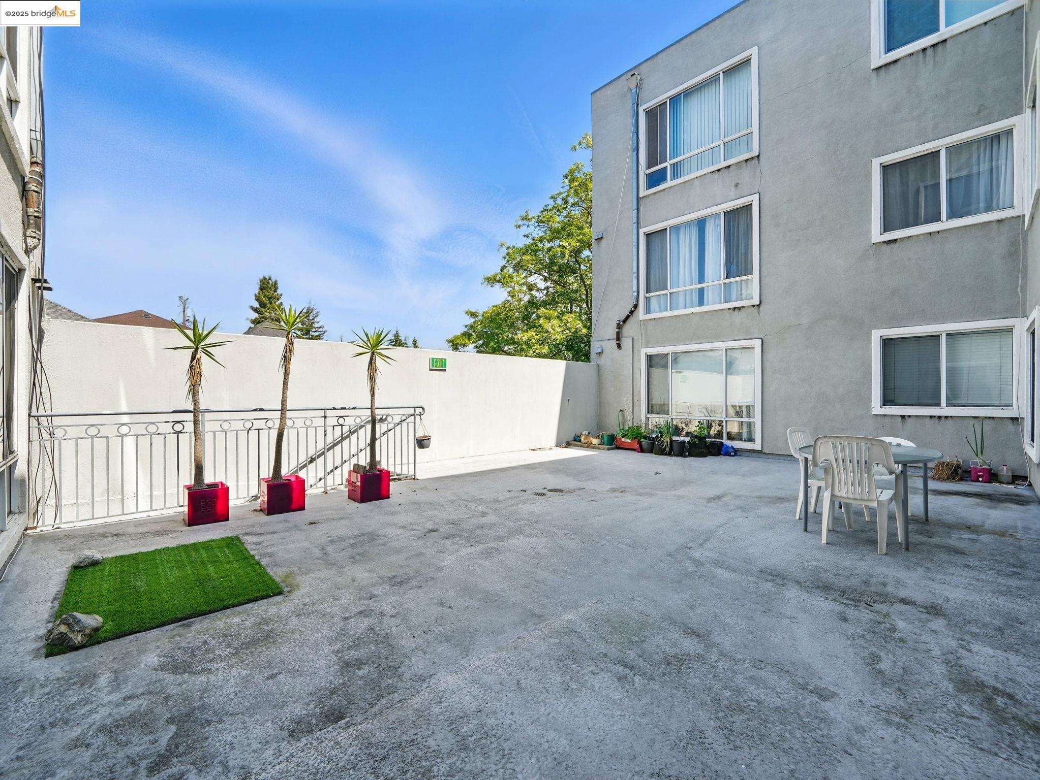 1515 14Th Ave # 201, Oakland, California 94606, 3 Bedrooms Bedrooms, 4 Rooms Rooms,2 BathroomsBathrooms,Residential,For Sale,1515 14Th Ave # 201,41095929
