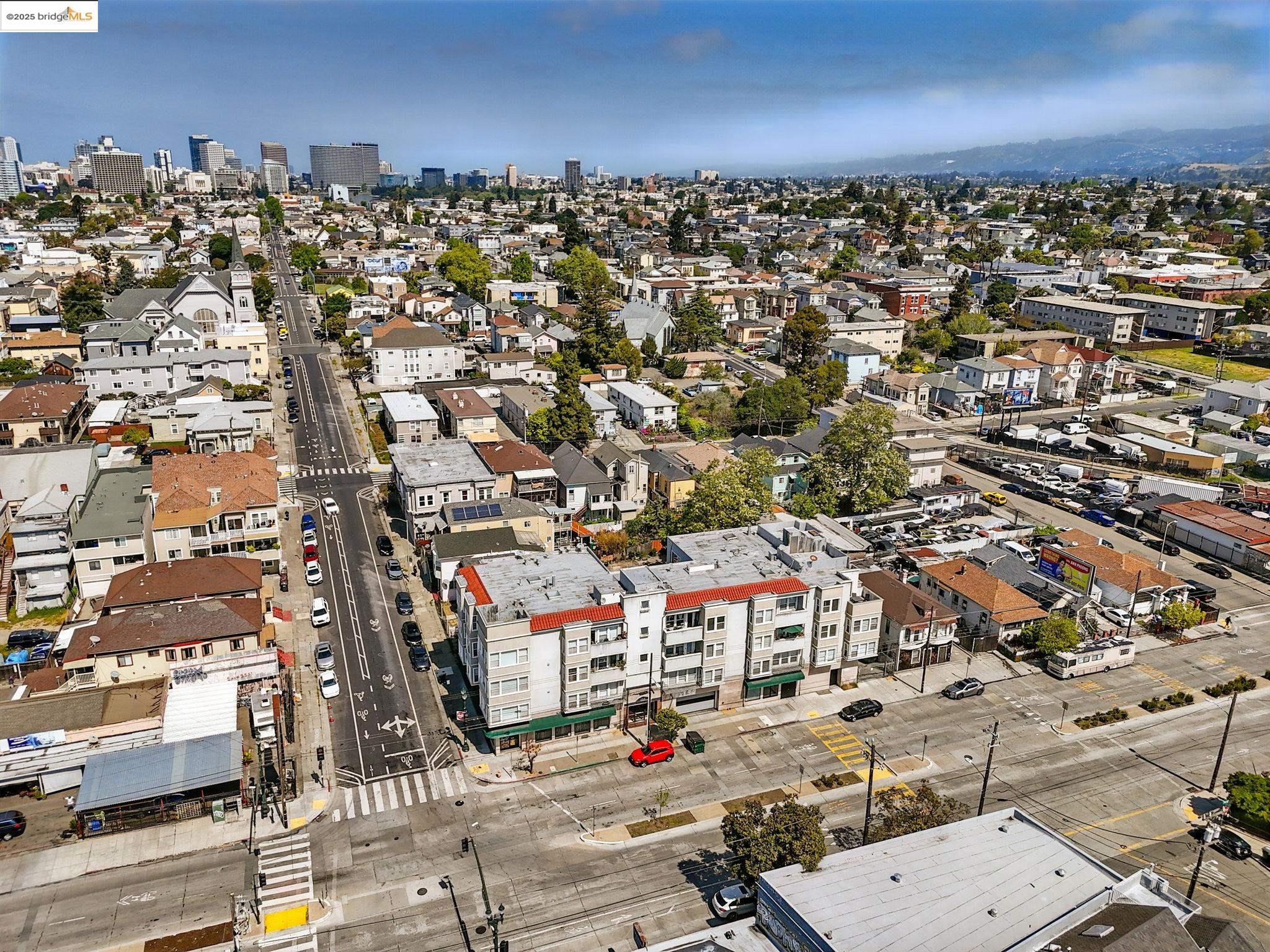 1515 14Th Ave # 201, Oakland, California 94606, 3 Bedrooms Bedrooms, 4 Rooms Rooms,2 BathroomsBathrooms,Residential,For Sale,1515 14Th Ave # 201,41095929