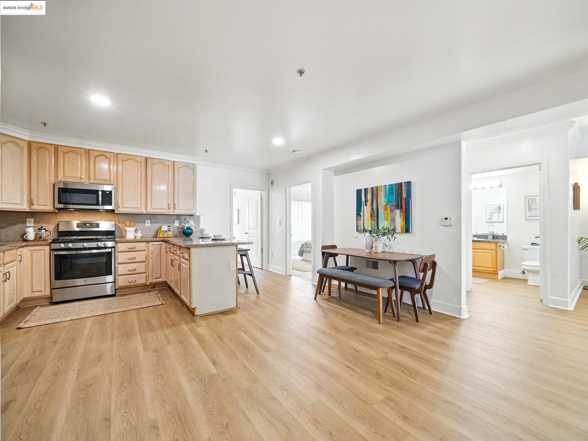 1515 14Th Ave # 201, Oakland, California 94606, 3 Bedrooms Bedrooms, 4 Rooms Rooms,2 BathroomsBathrooms,Residential,For Sale,1515 14Th Ave # 201,41095929