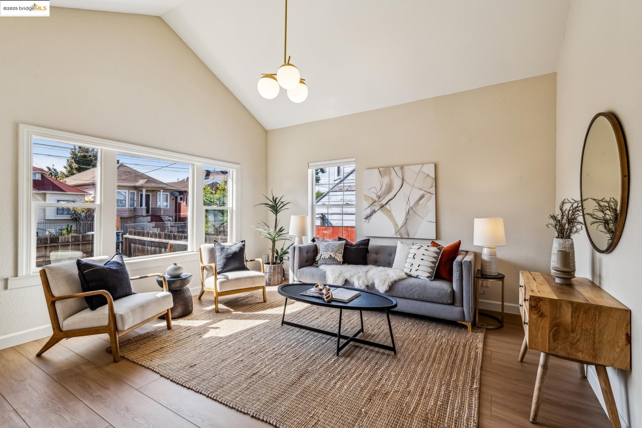 Detail Gallery Image 1 of 29 For 2922 Linden St, Oakland,  CA 94608 - 4 Beds | 2 Baths