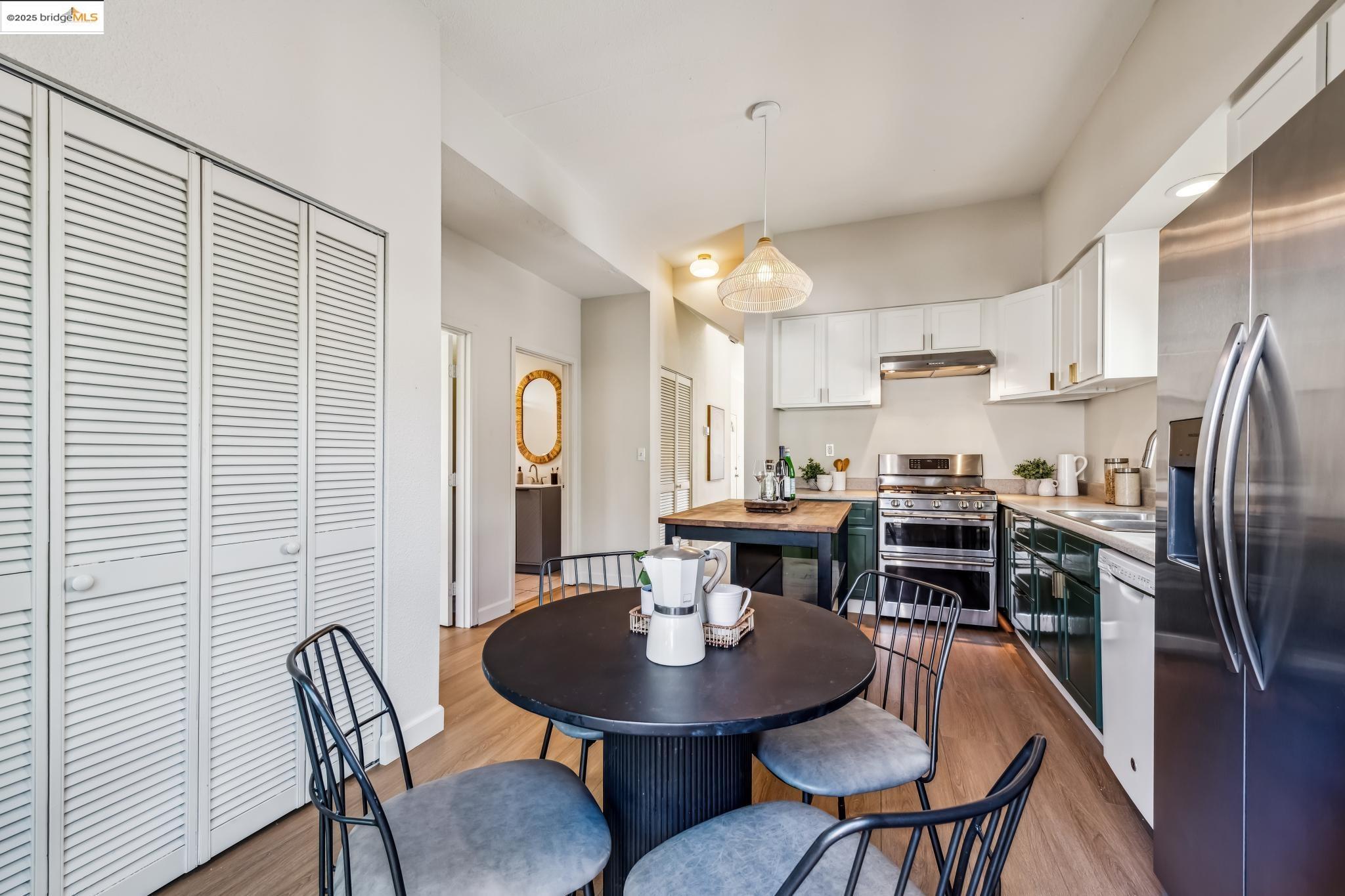 Detail Gallery Image 13 of 29 For 2922 Linden St, Oakland,  CA 94608 - 4 Beds | 2 Baths