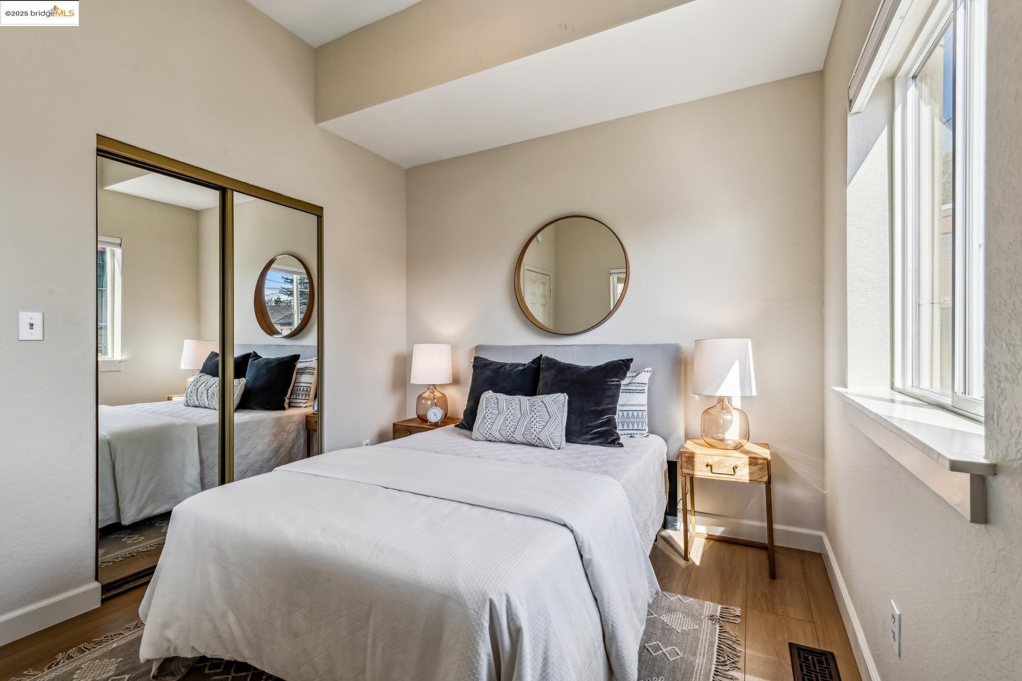 Detail Gallery Image 14 of 29 For 2922 Linden St, Oakland,  CA 94608 - 4 Beds | 2 Baths