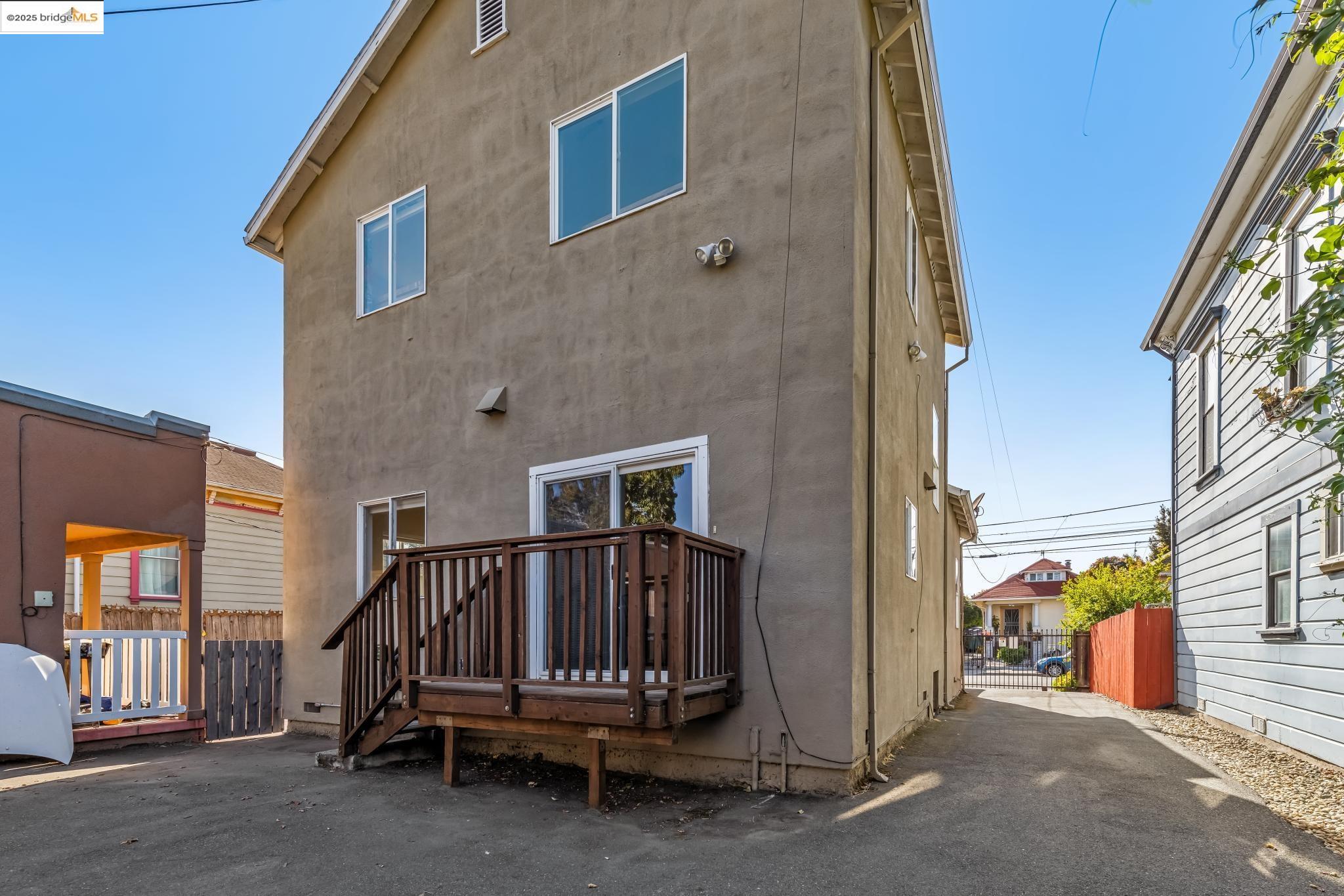 Detail Gallery Image 26 of 29 For 2922 Linden St, Oakland,  CA 94608 - 4 Beds | 2 Baths