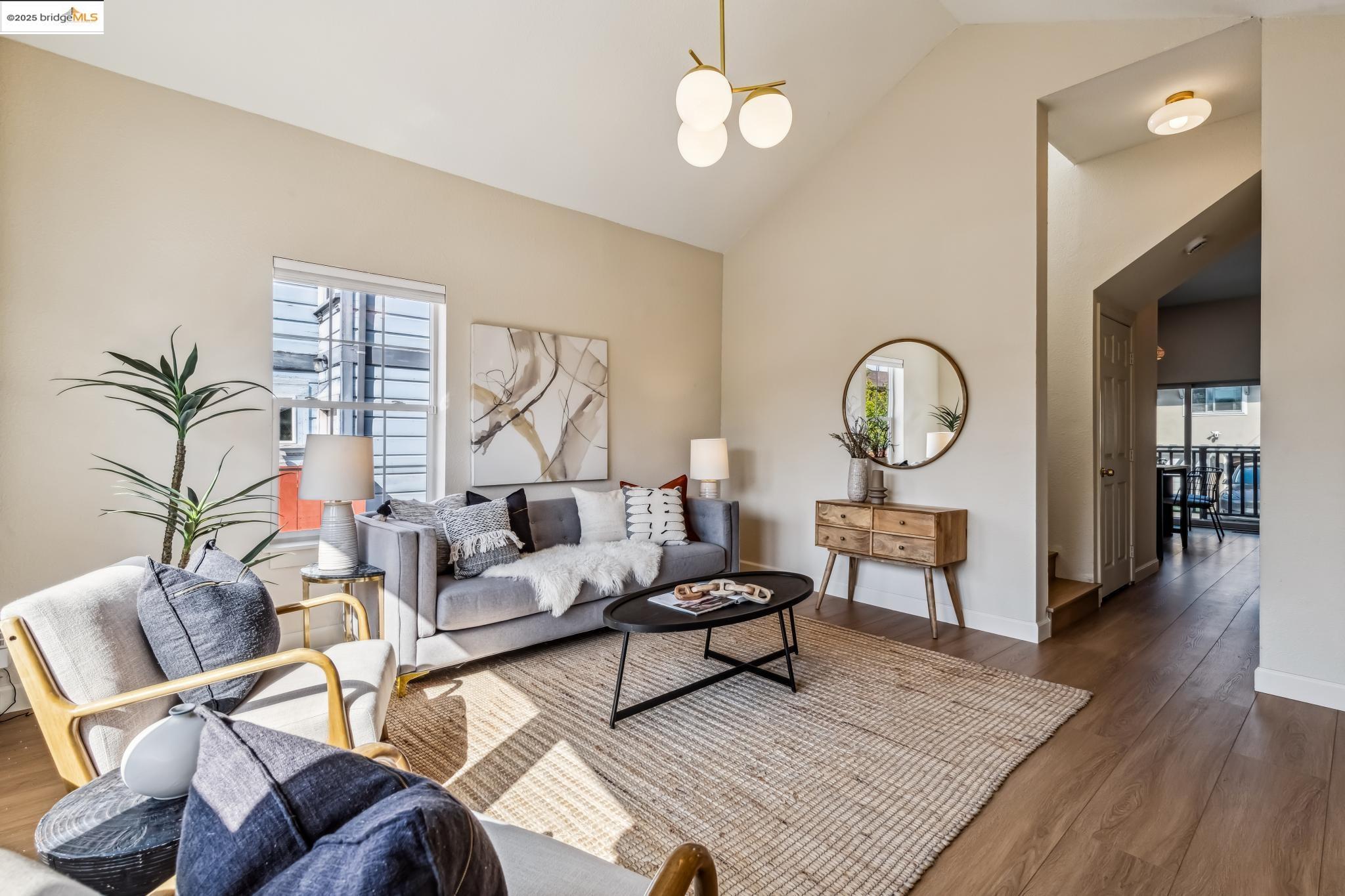 Detail Gallery Image 4 of 29 For 2922 Linden St, Oakland,  CA 94608 - 4 Beds | 2 Baths