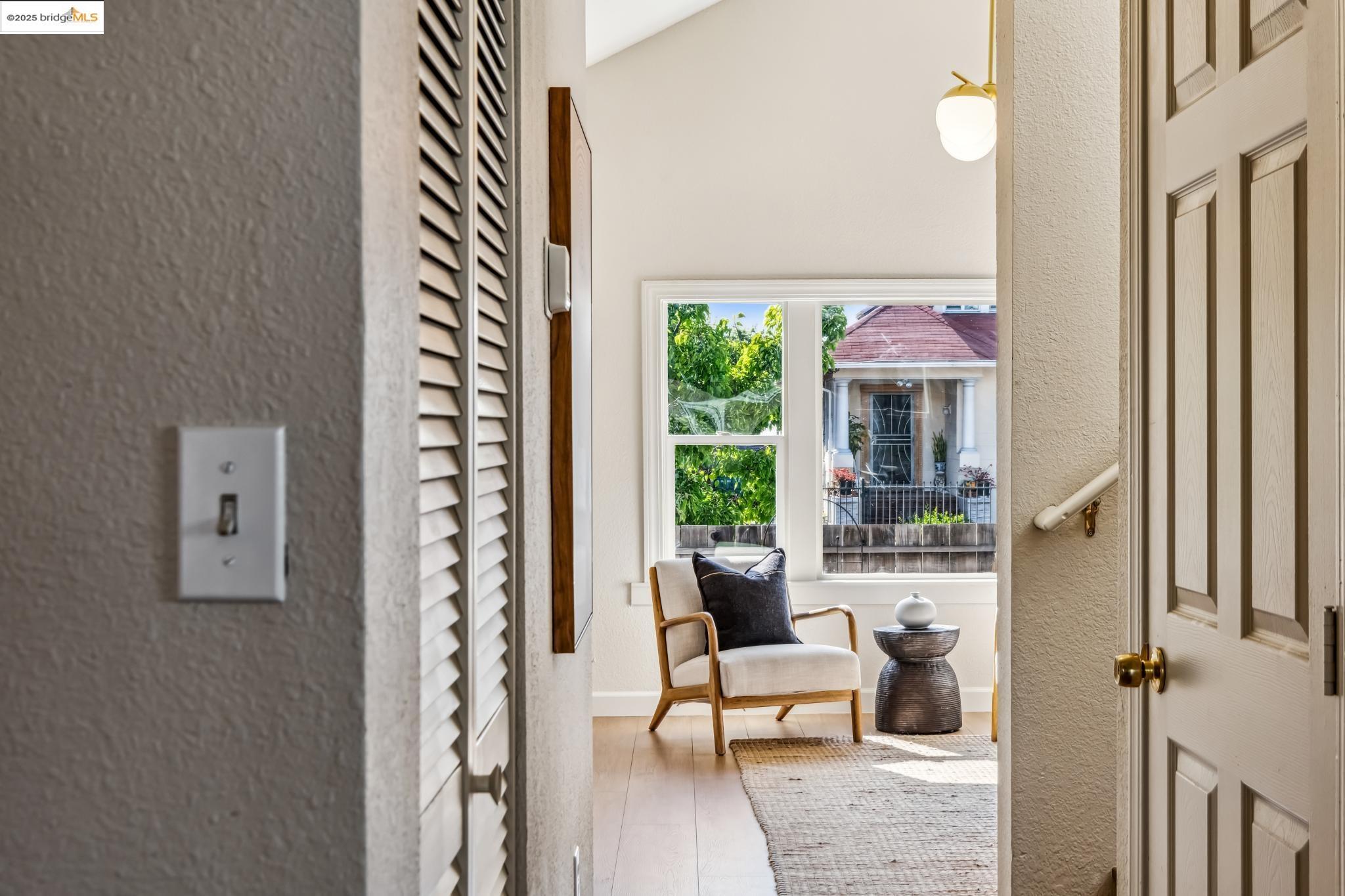 Detail Gallery Image 8 of 29 For 2922 Linden St, Oakland,  CA 94608 - 4 Beds | 2 Baths